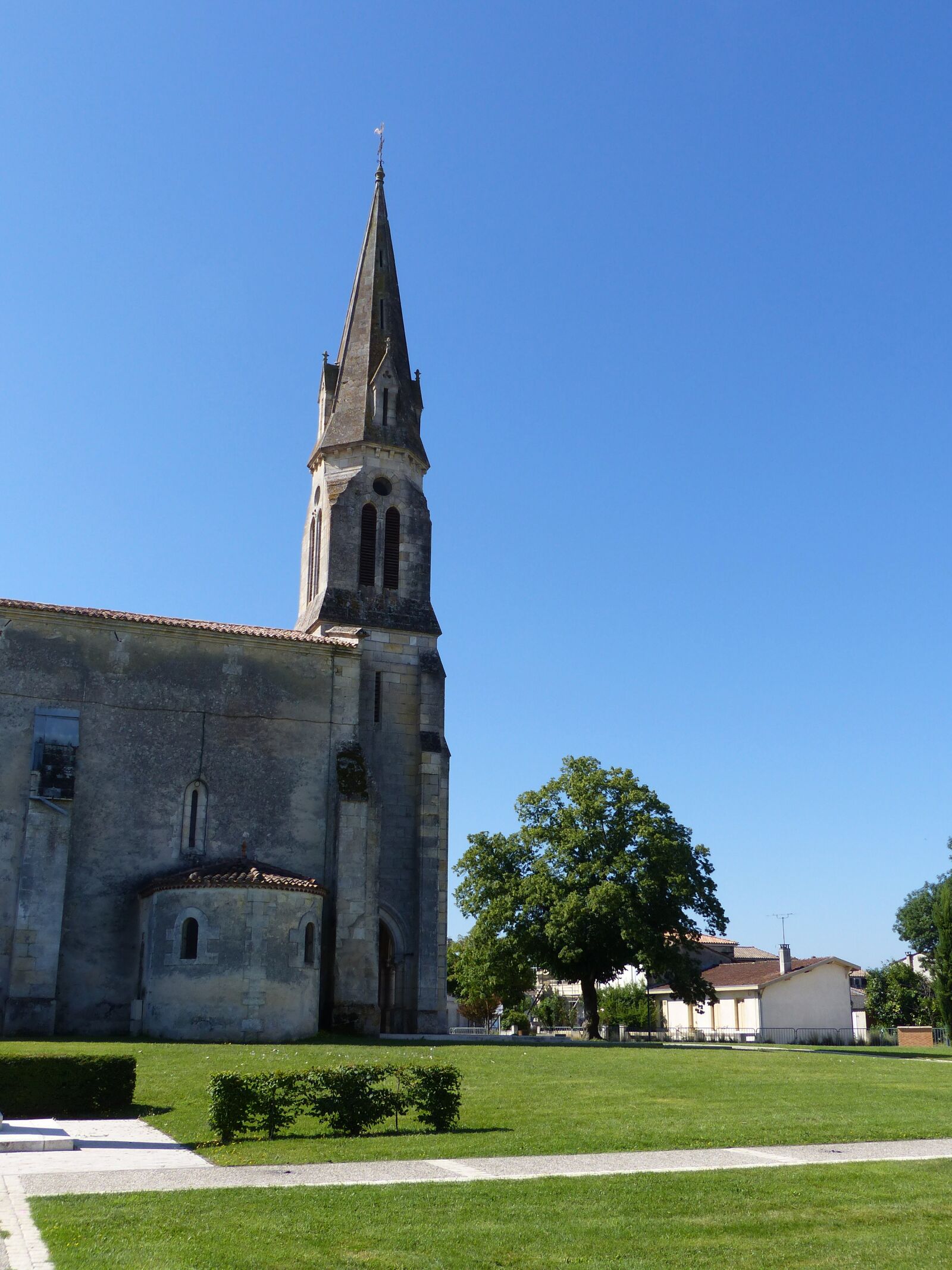 Panasonic Lumix DMC-FZ200 sample photo. Church, arsac, médoc photography