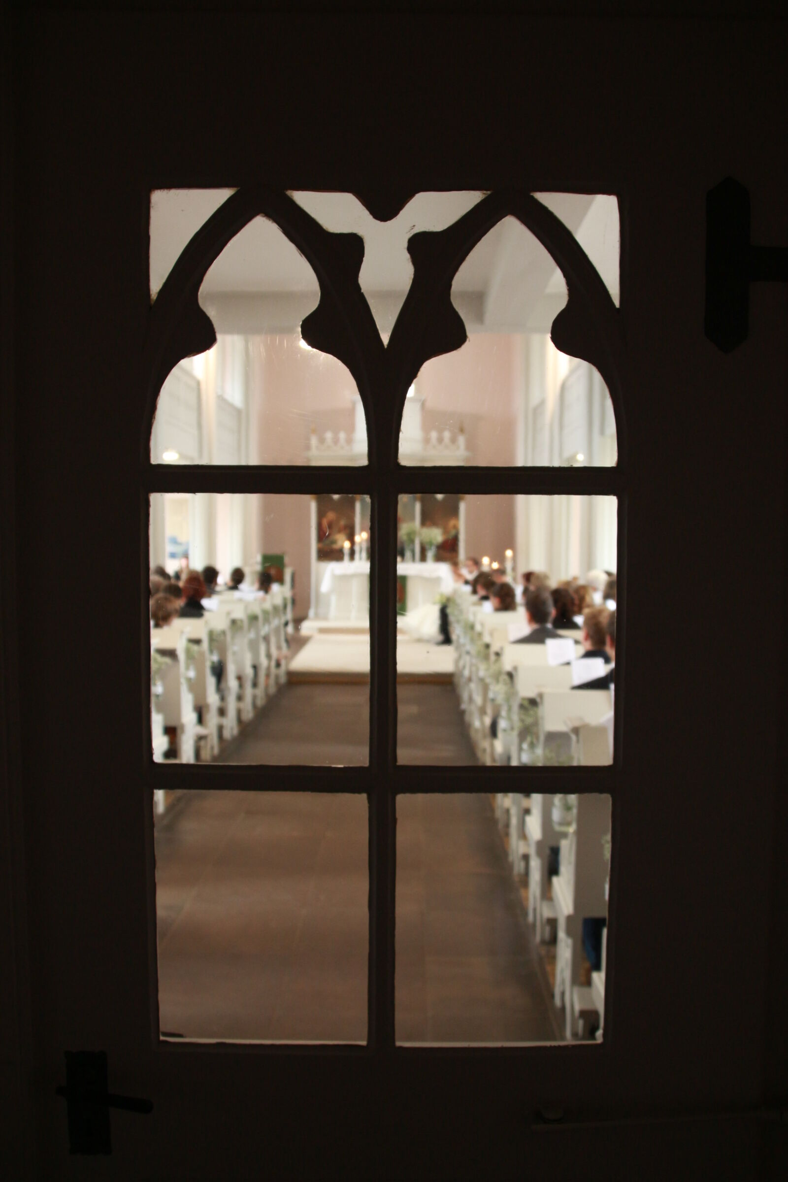 Canon EOS 700D (EOS Rebel T5i / EOS Kiss X7i) sample photo. Church, church, pews, door photography