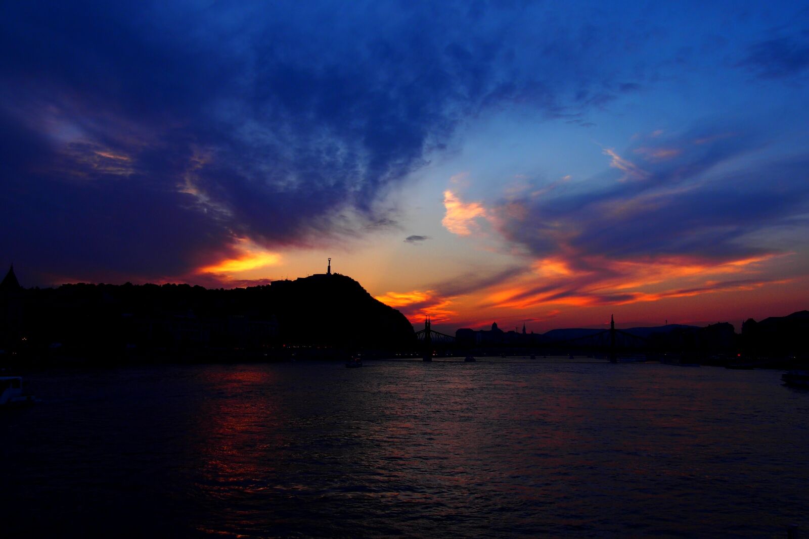 Olympus PEN E-PL6 sample photo. Sunset, budapest, river photography