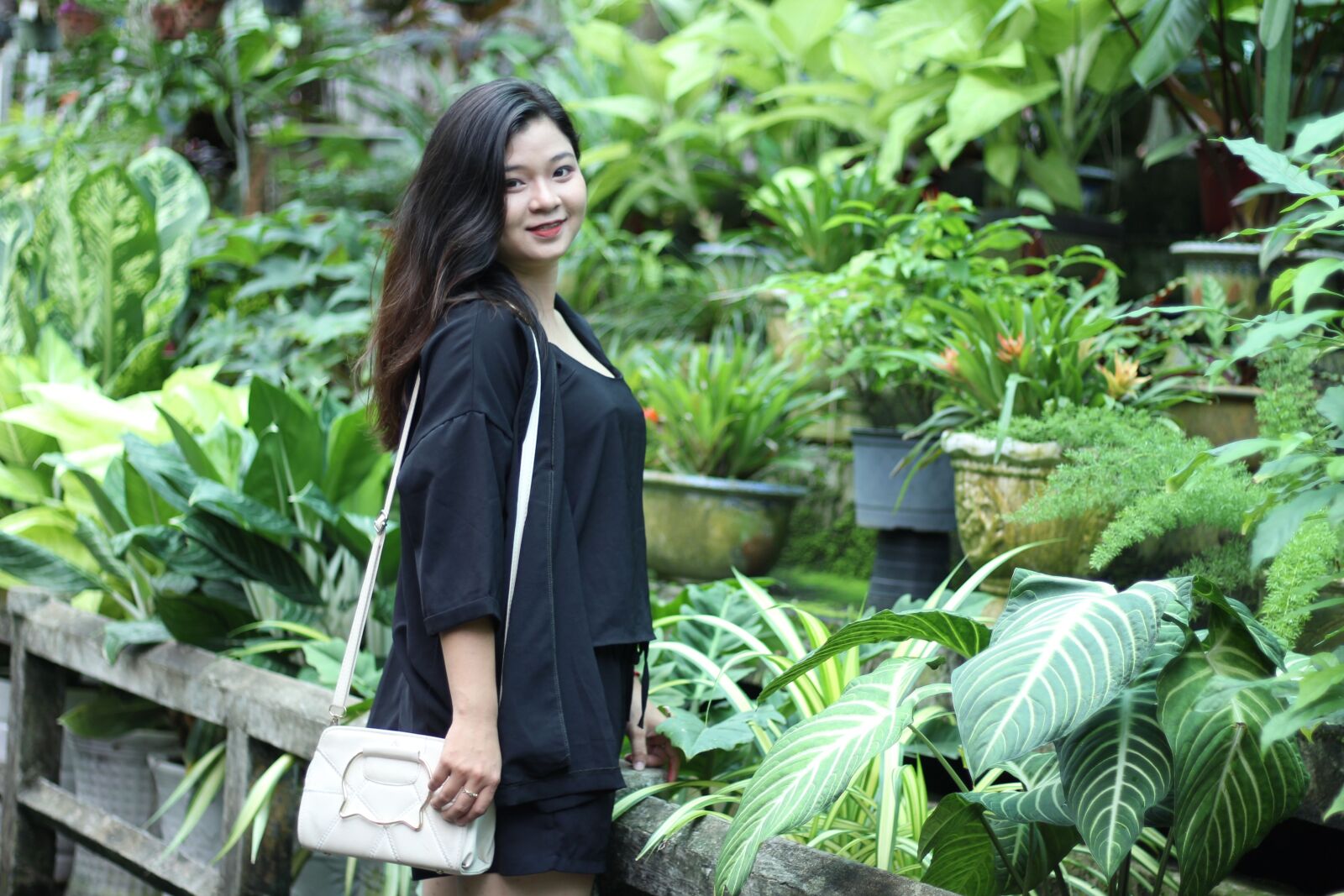Canon EOS 1300D (EOS Rebel T6 / EOS Kiss X80) + Canon EF 50mm F1.8 STM sample photo. Vietnamese, vietnam, asian photography