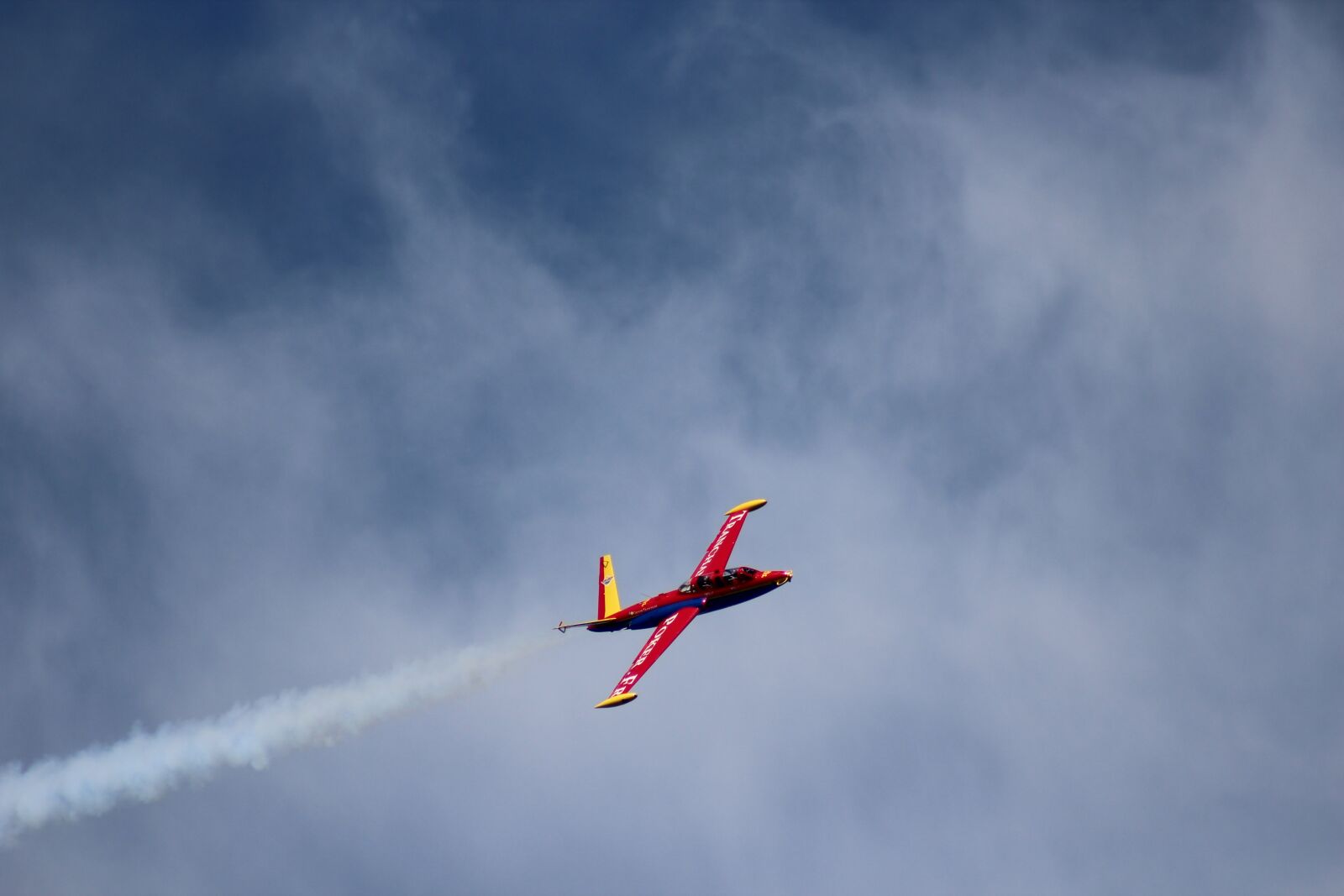 Canon EF 75-300mm f/4-5.6 USM sample photo. Airplane, aircraft, sky photography