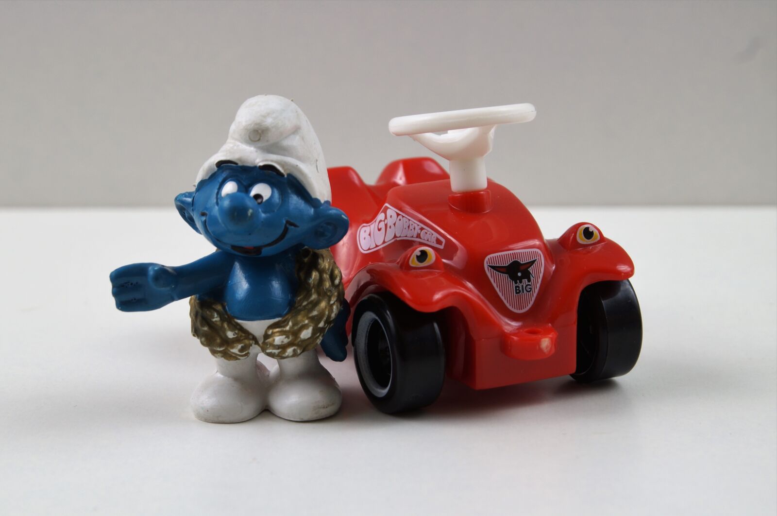 Sony DT 18-70mm F3.5-5.6 sample photo. Smurf, smurfs, victor schlumpf photography