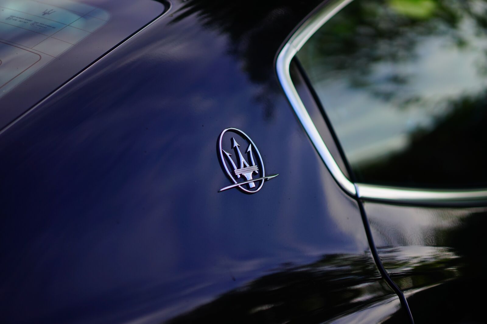 Sony a7 + Sony Sonnar T* FE 55mm F1.8 ZA sample photo. Maserati, logo, car brand photography