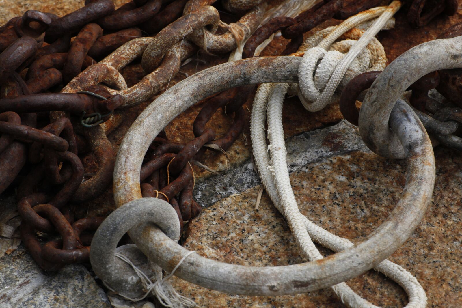 Canon EOS 5D Mark II sample photo. Rust, sea, old photography