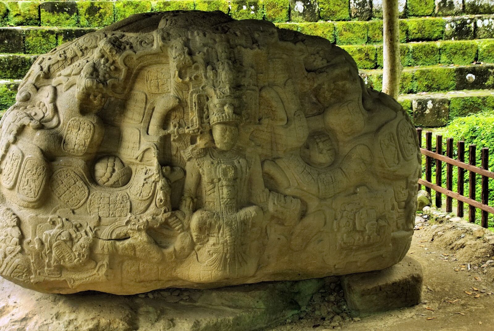Pentax K200D sample photo. Honduras, copán, stone photography