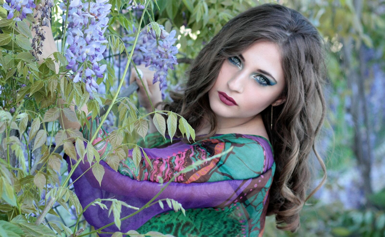 Canon EOS 450D (EOS Rebel XSi / EOS Kiss X2) sample photo. Girl, flowers, violet photography
