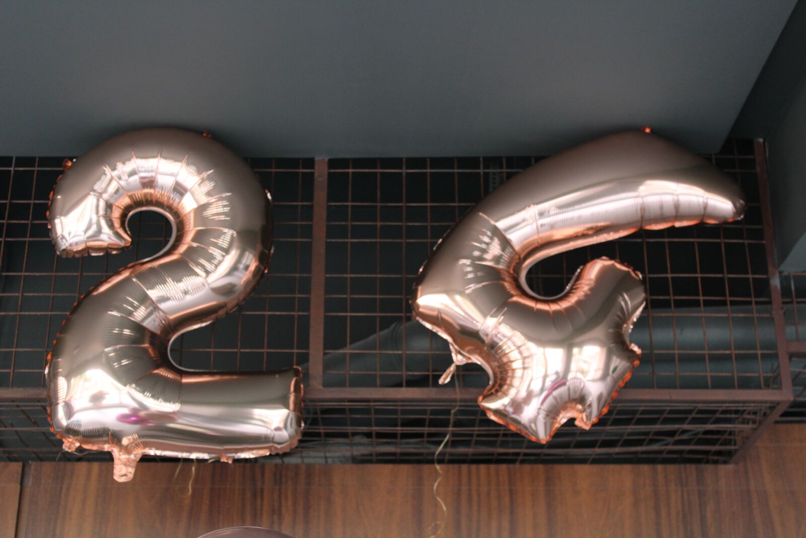 Canon EOS 1200D (EOS Rebel T5 / EOS Kiss X70 / EOS Hi) sample photo. Balloon, twenty-four, birthday photography