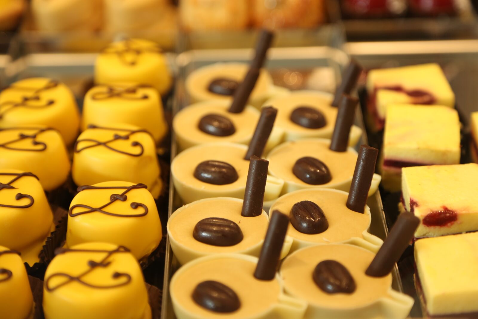Canon EF 24-105mm F4L IS USM sample photo. Biscuits, sweets, dessert photography