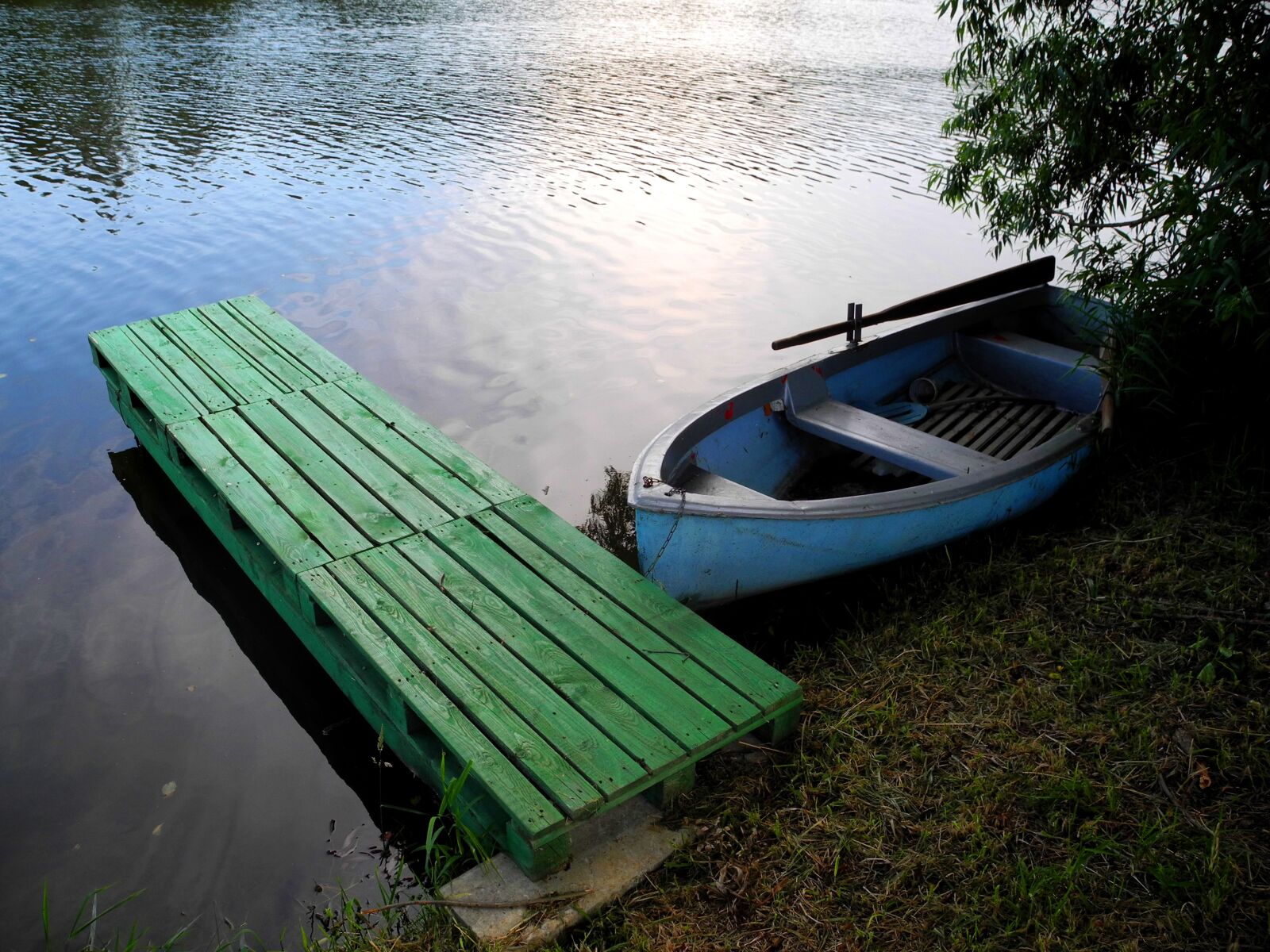 Nikon Coolpix P7000 sample photo. Boat, pier, water photography