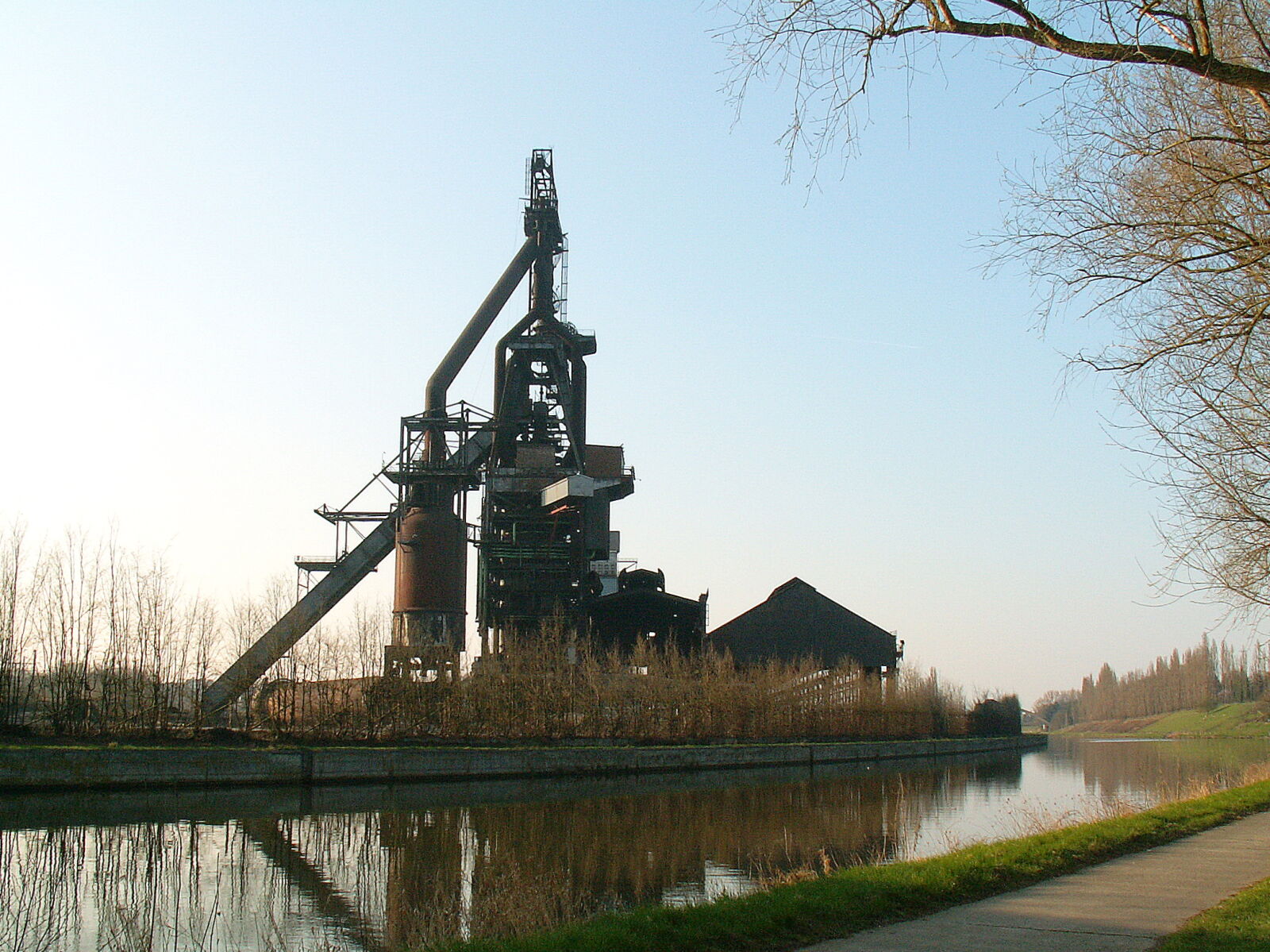 KONICA MINOLTA DiMAGE Z3 sample photo. Channel, factory photography