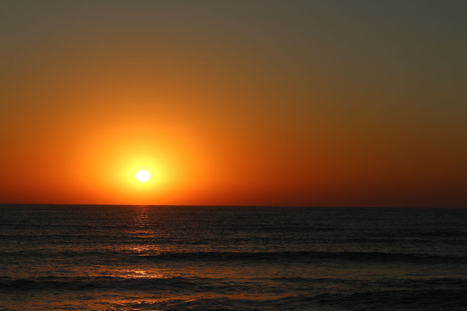Canon EOS 700D (EOS Rebel T5i / EOS Kiss X7i) sample photo. Sunrise, sun, water photography