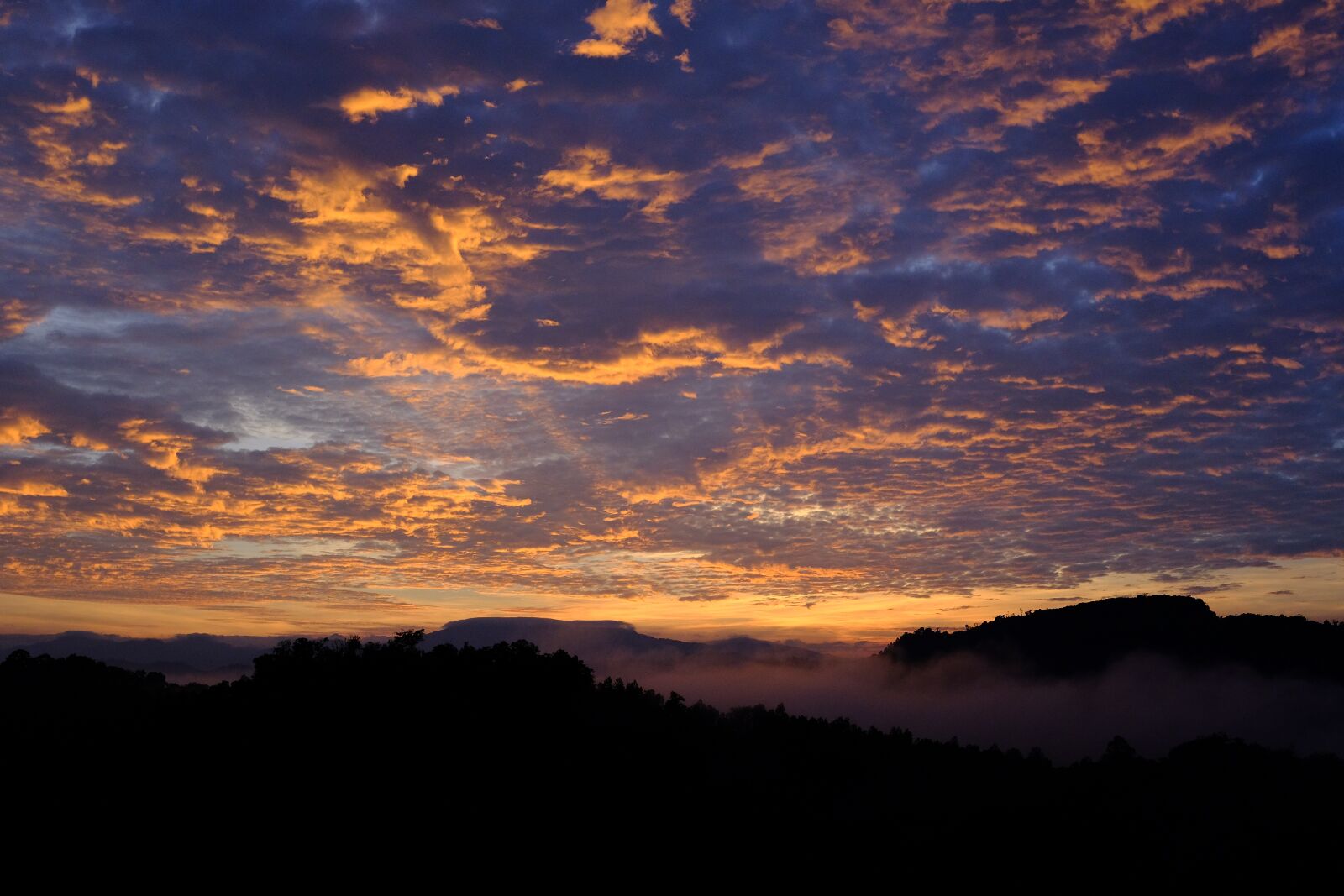 Fujifilm X-T20 + Fujifilm XF 27mm F2.8 sample photo. Sunrise, mountain, nature photography