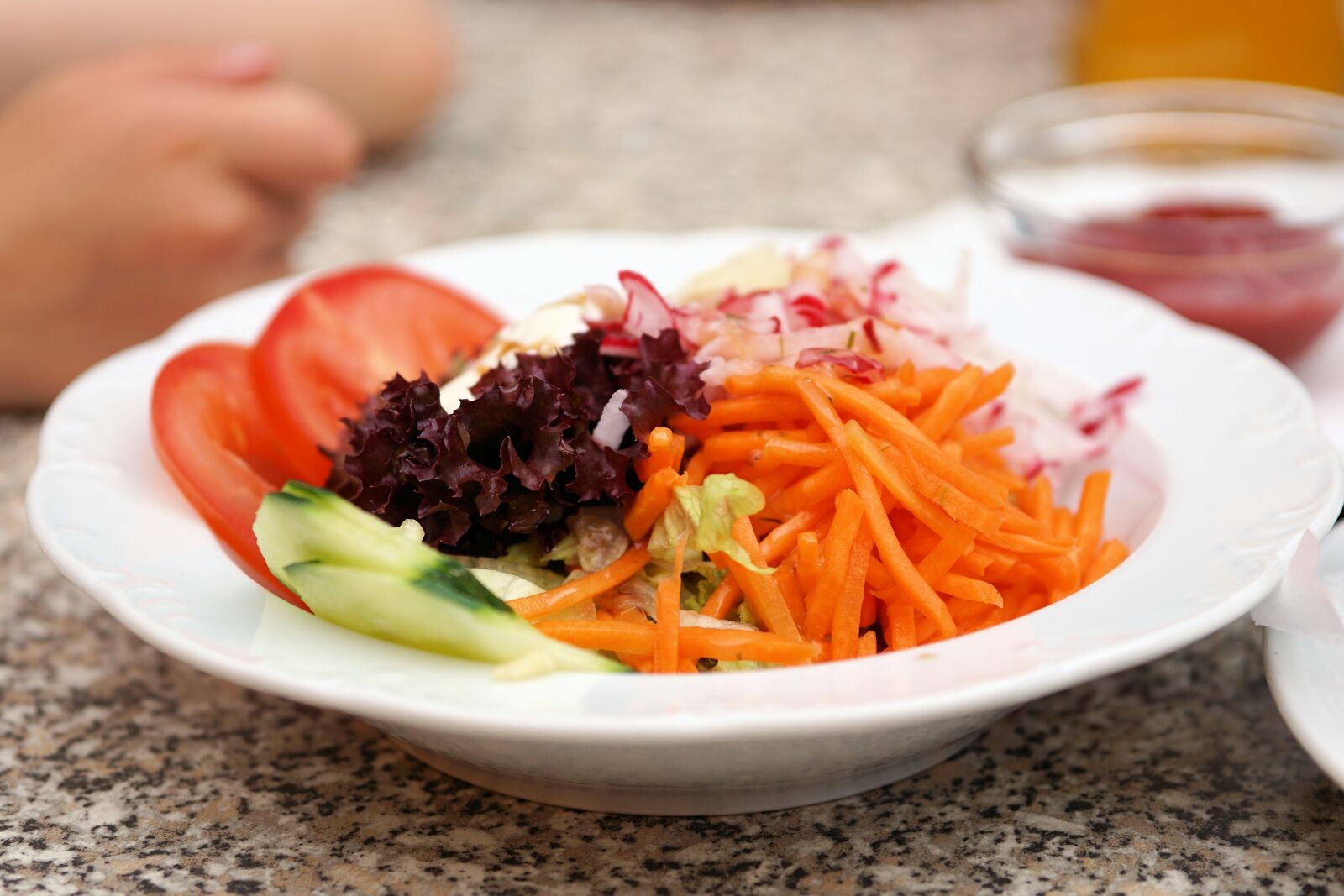 Sony a6000 + E 60mm F2.8 sample photo. Salad, fresh, plate photography