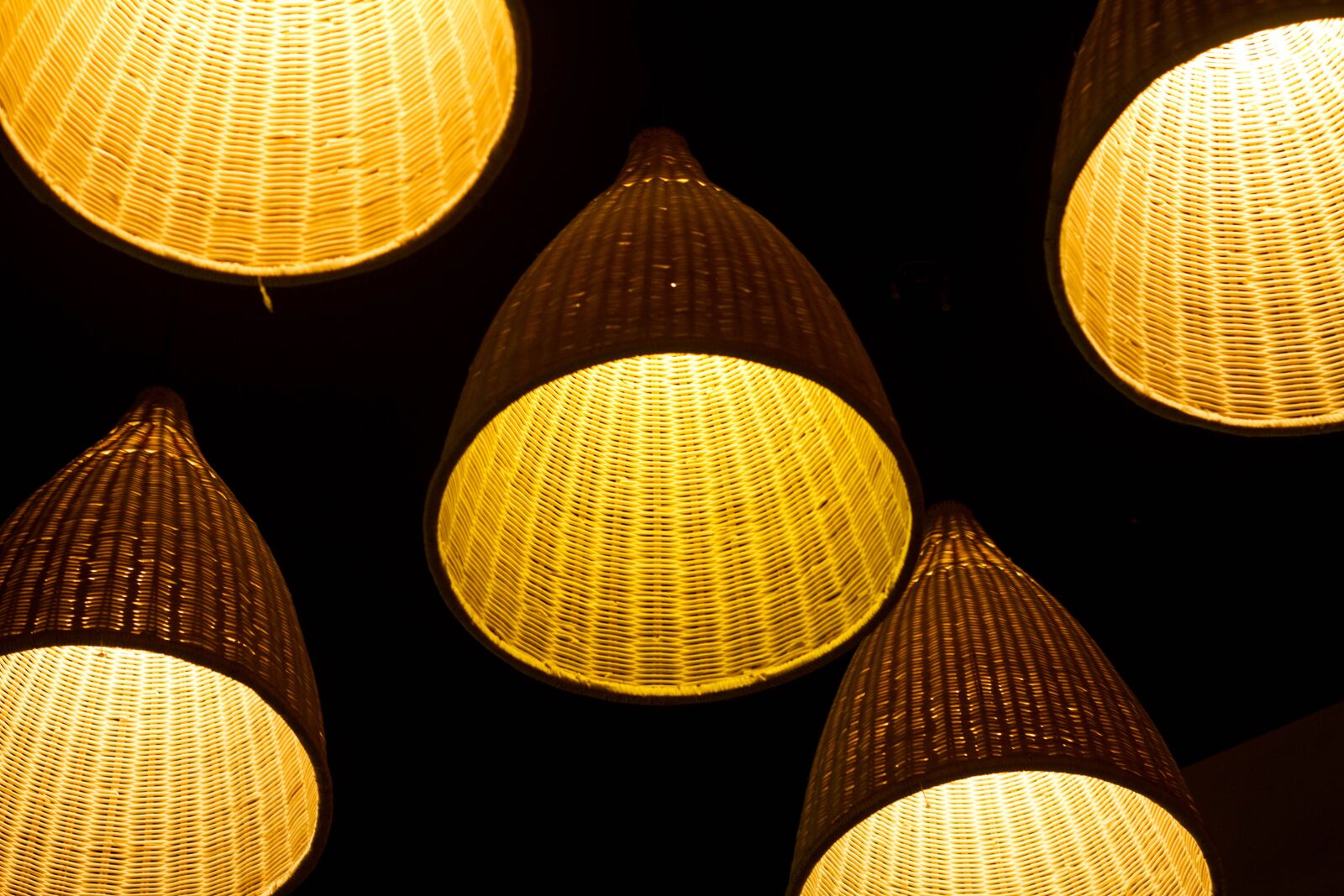 Canon EOS 7D + Canon EF 50mm F1.8 II sample photo. Artist, coffee, light photography