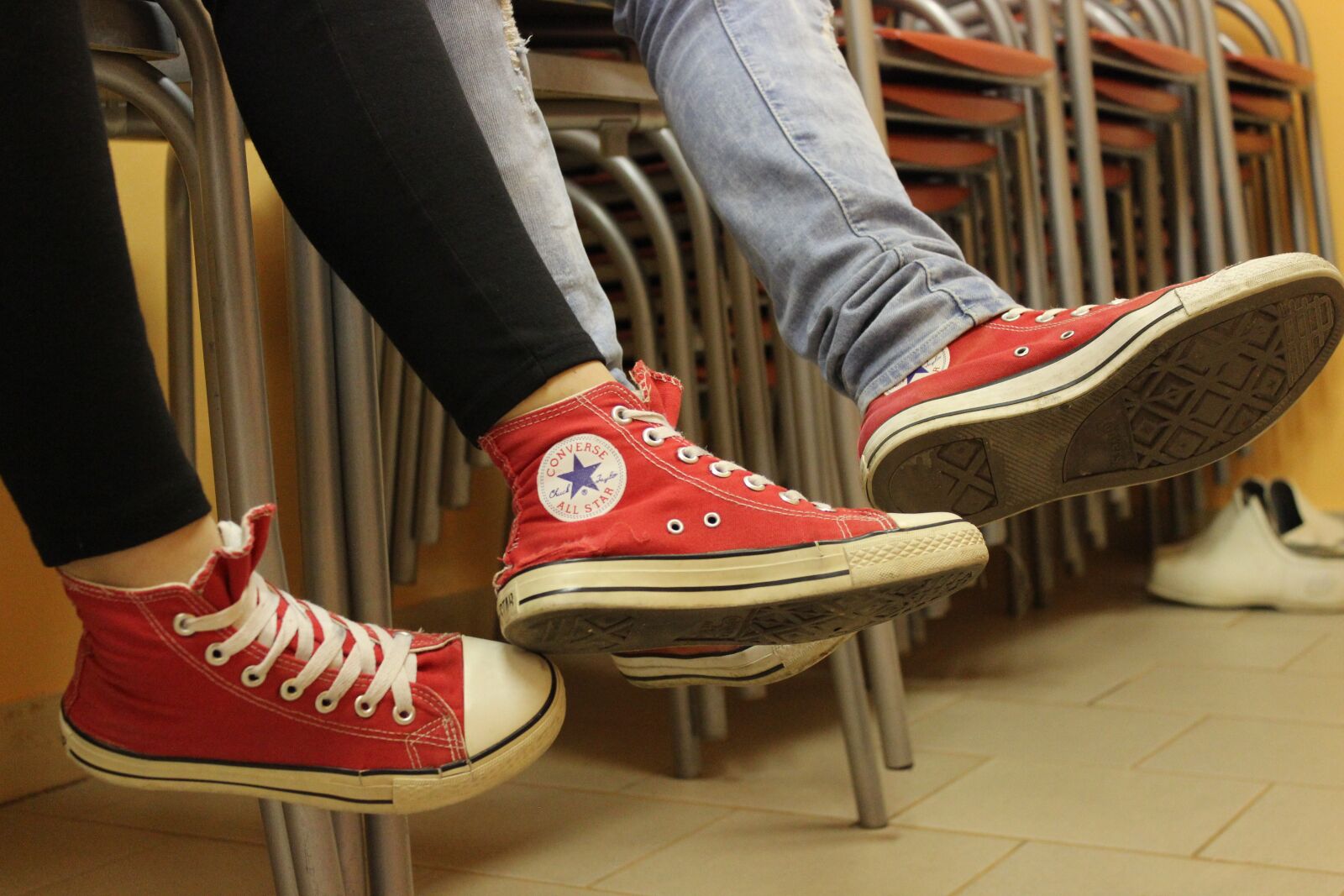 Canon EOS 600D (Rebel EOS T3i / EOS Kiss X5) sample photo. Converse, sneakers, shoe photography