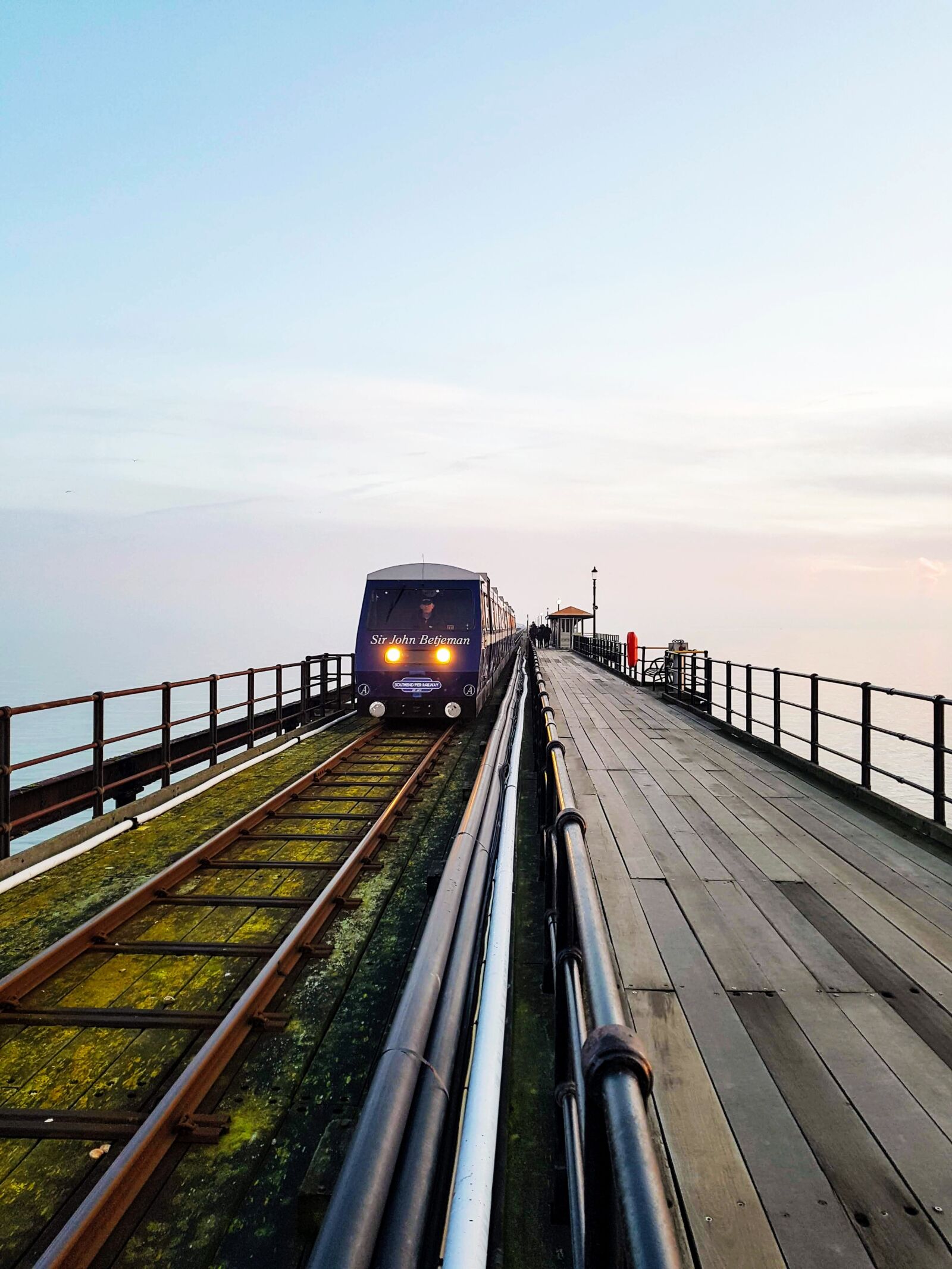 Samsung Galaxy S7 Edge sample photo. Train, pier, southend pier photography