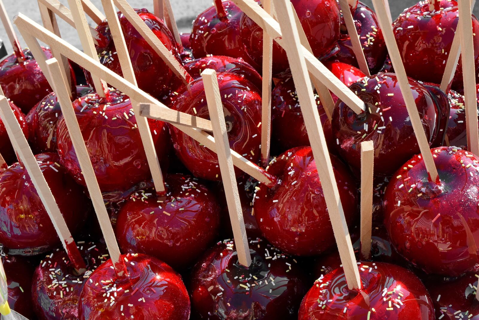 Nikon D5500 sample photo. Apples, candy, party, red photography