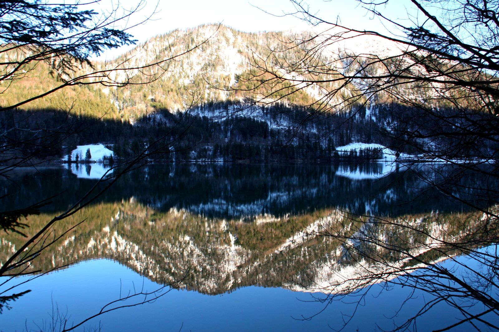 Canon EOS 450D (EOS Rebel XSi / EOS Kiss X2) sample photo. Lake, mirroring, winter photography