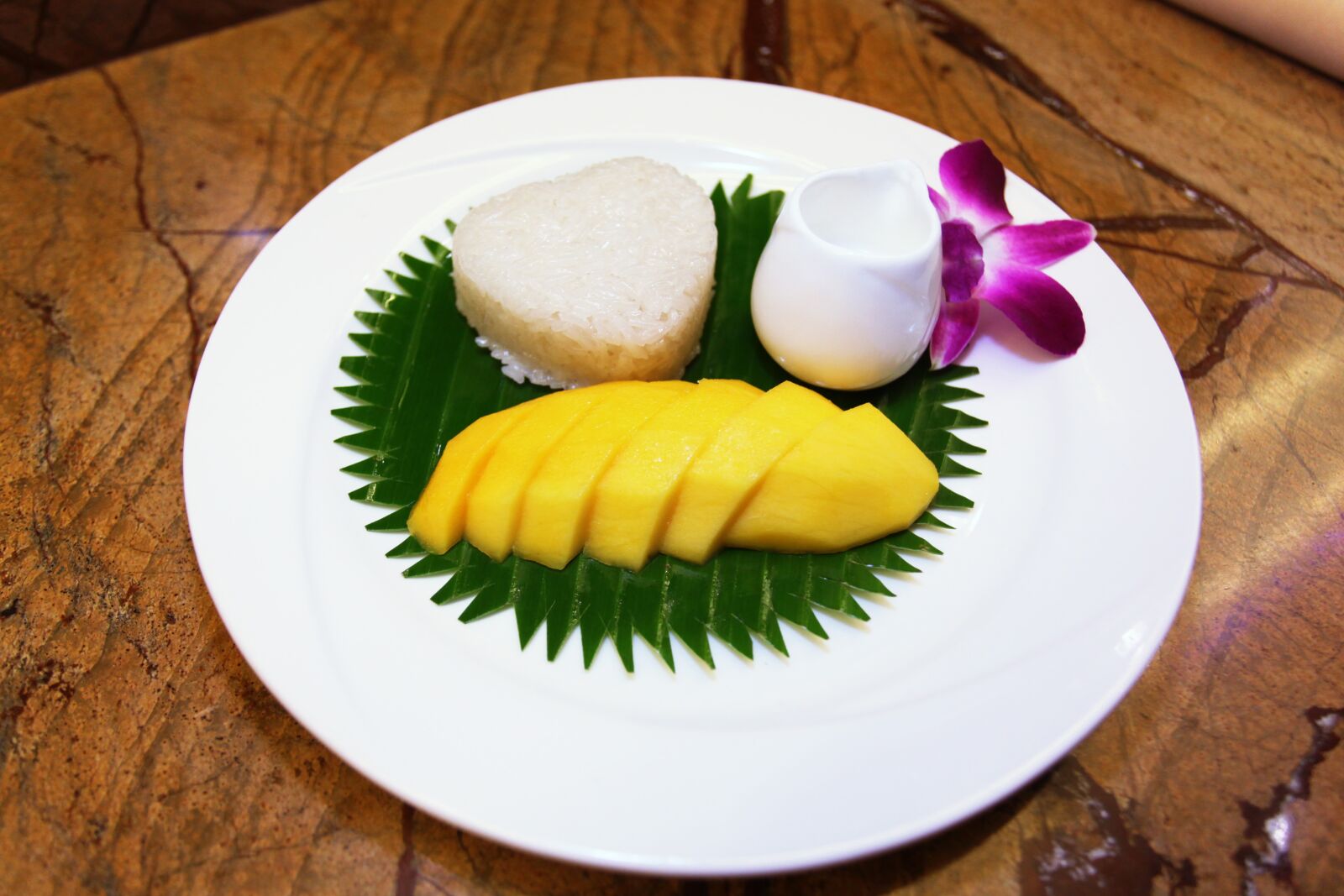 Canon EOS 5D Mark II sample photo. Thai, desserts, kruathong photography