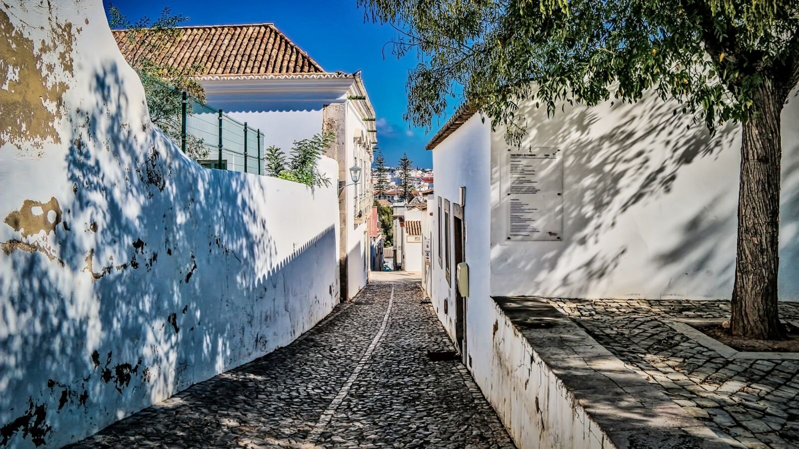 Canon EF-S 17-85mm F4-5.6 IS USM sample photo. Spain, street, sun photography
