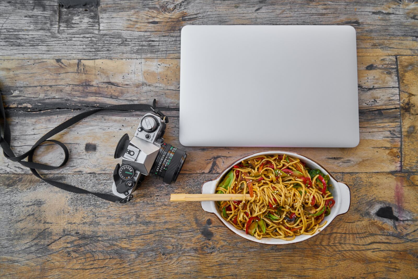 Sony a7R II sample photo. Noodle, pasta, laptop photography