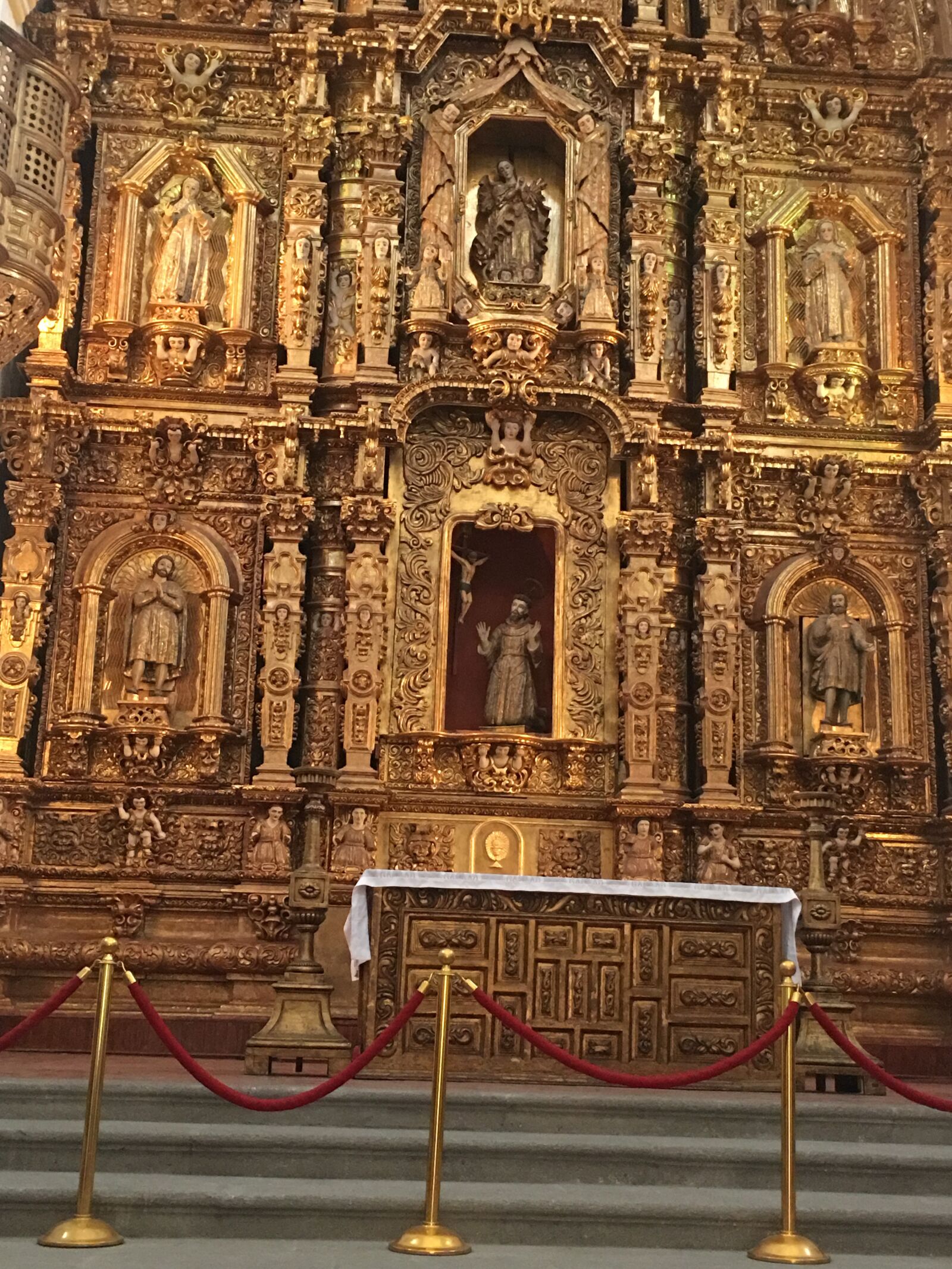 iPhone 6s Plus back camera 4.15mm f/2.2 sample photo. Church, altarpiece, altar photography