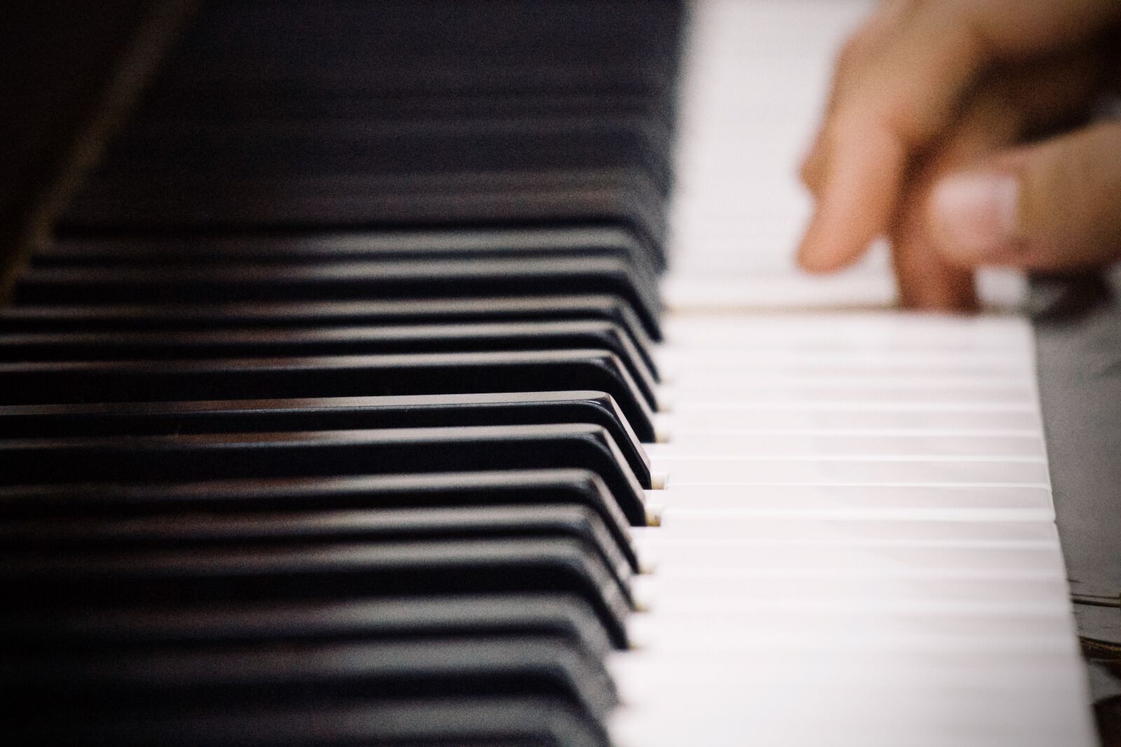 Canon EOS M sample photo. Piano, music, tool photography