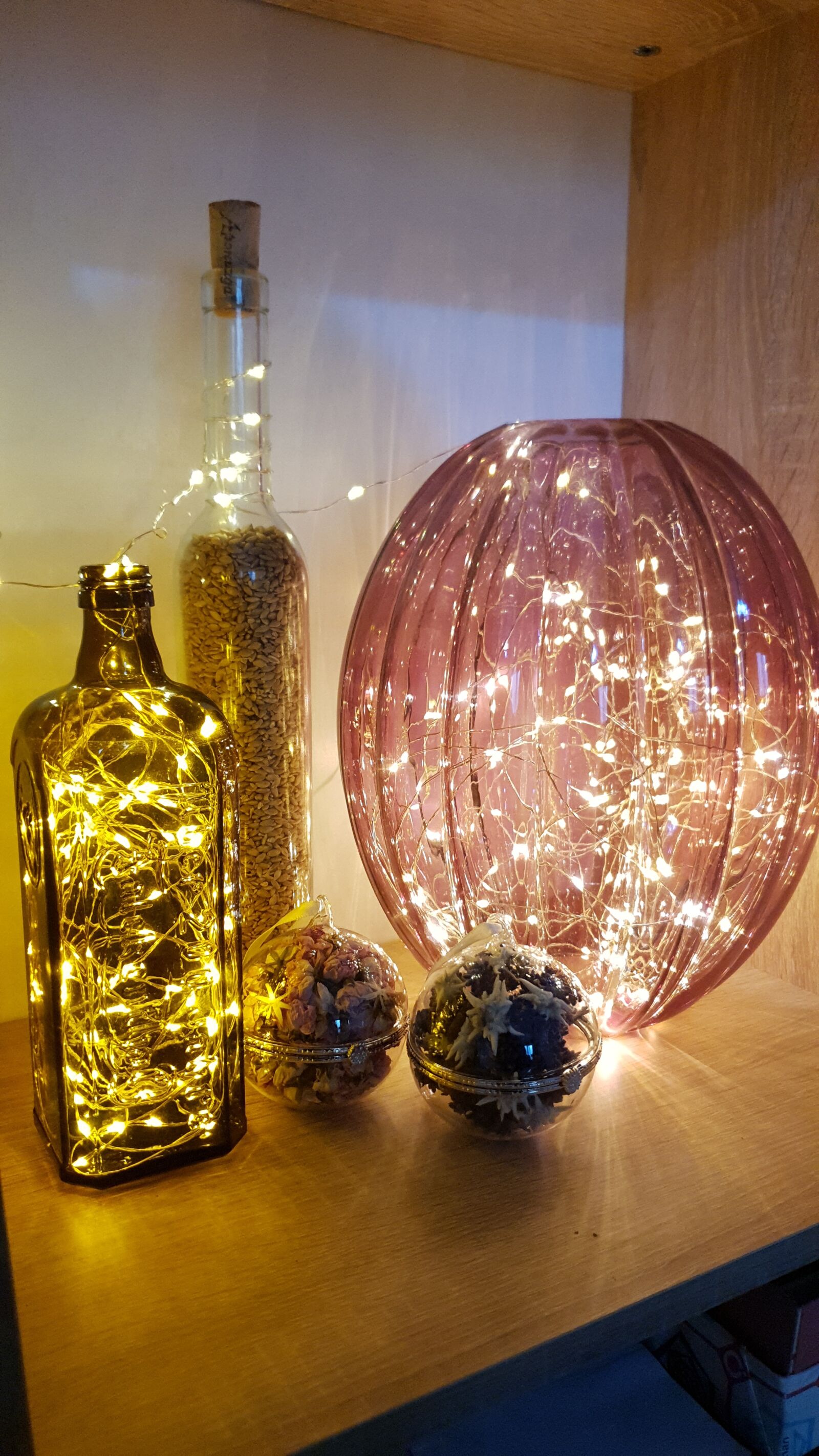 Samsung Galaxy S9+ sample photo. Christmas, light, bottles photography