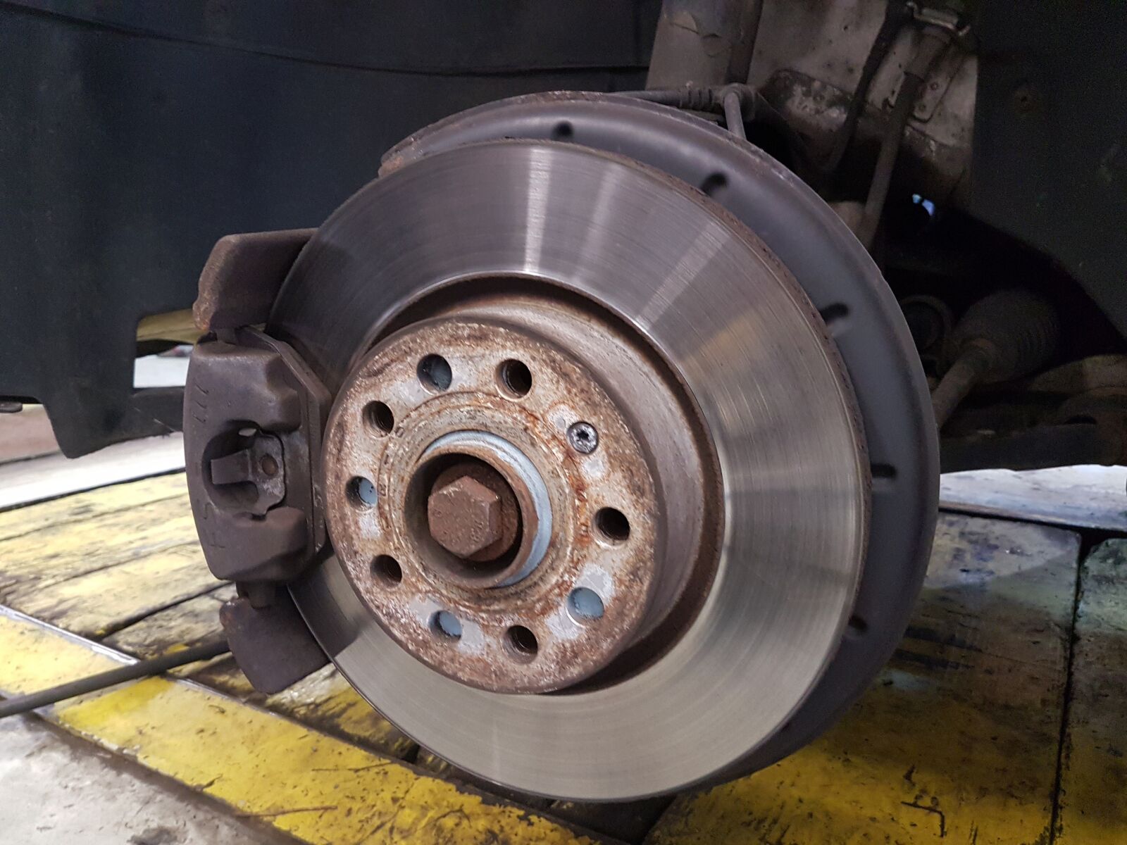 Samsung Galaxy S7 sample photo. Car, brake, brake disc photography