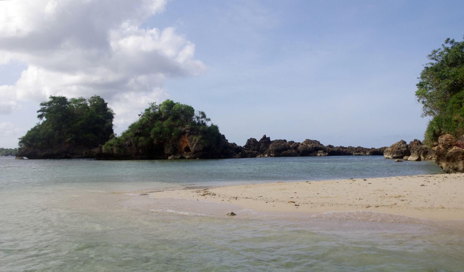 Pentax K-r sample photo. Beach, sand, water photography
