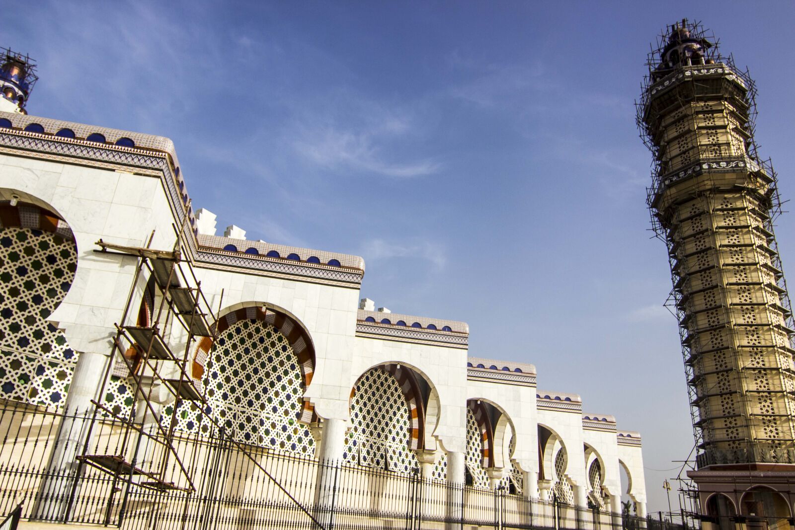 Tokina AT-X Pro 11-16mm F2.8 DX II sample photo. Mosque, senegal, muslim photography