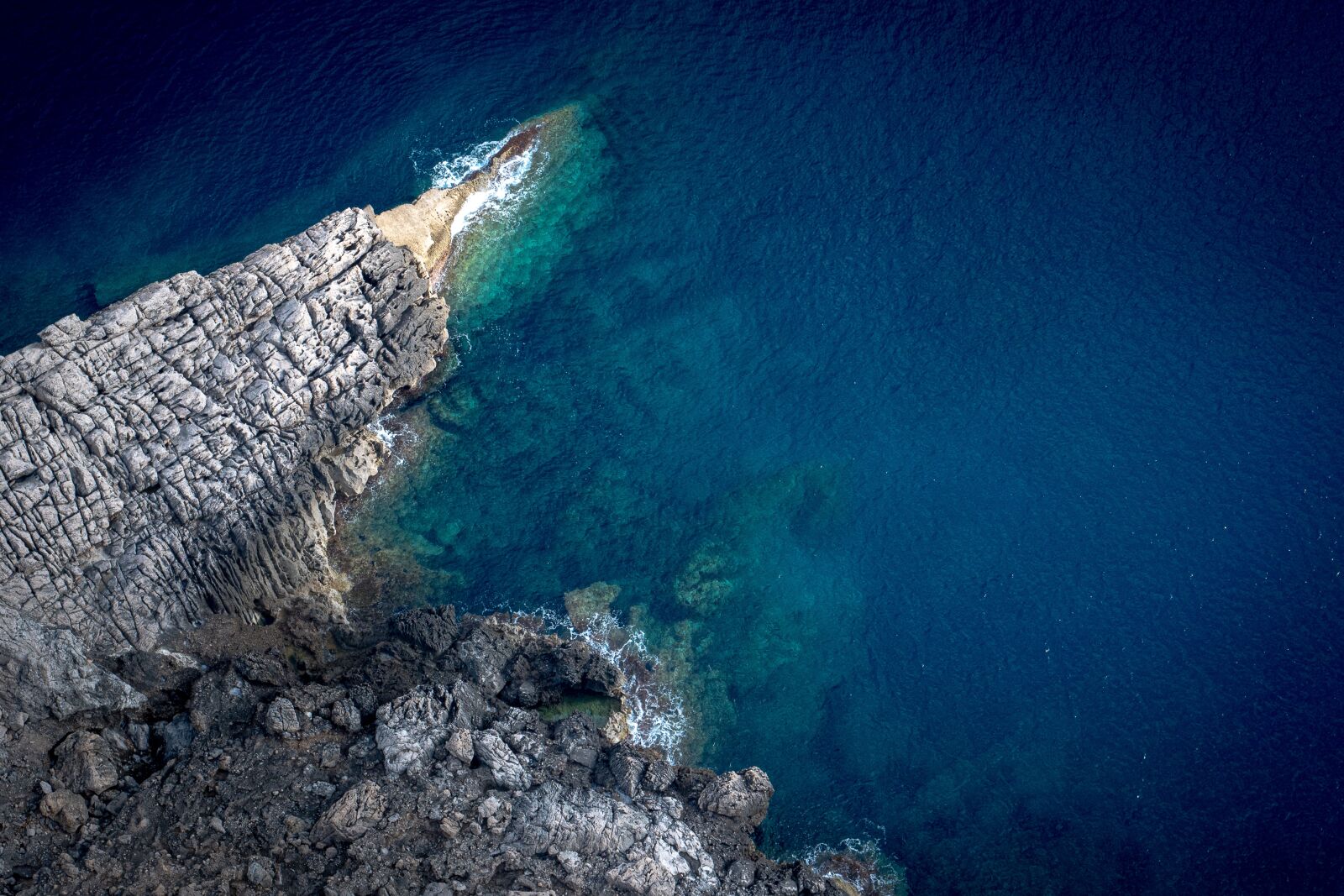 LEICA DG 12-60/F2.8-4.0 sample photo. Sea, water, beach photography