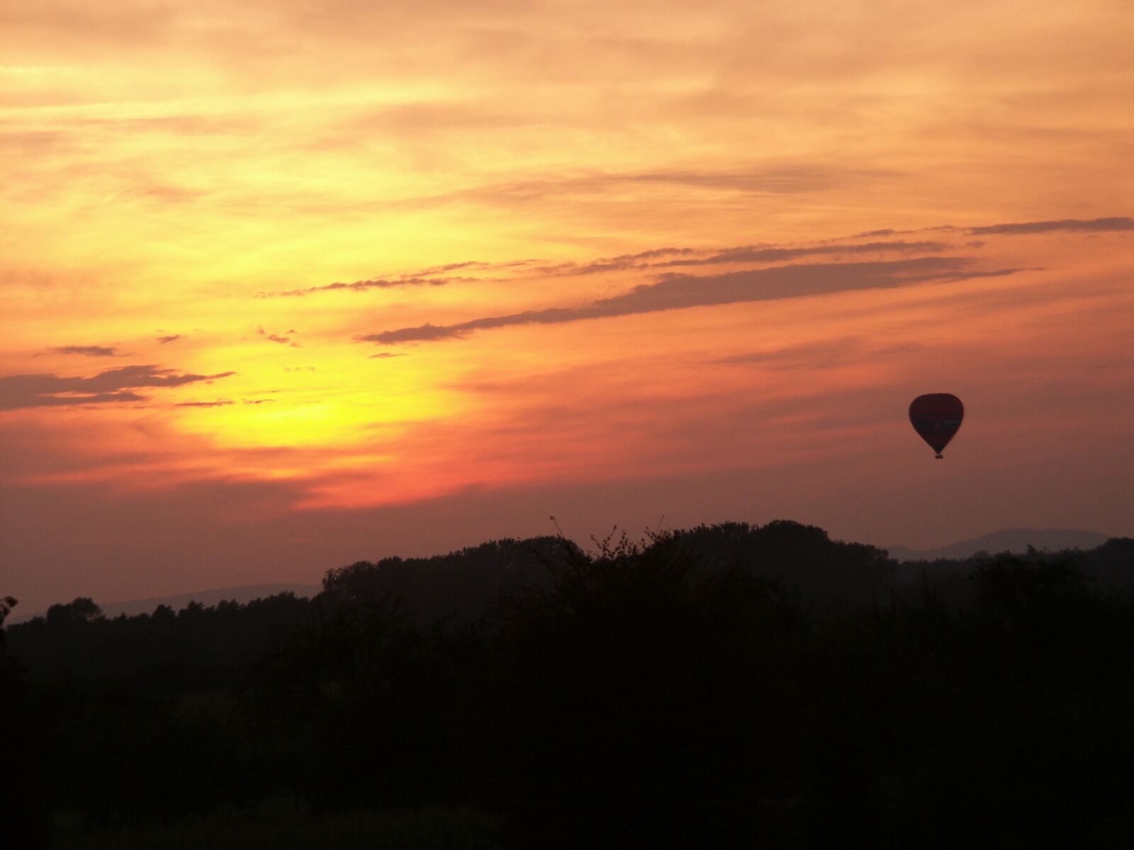 KONICA MINOLTA DiMAGE 7i sample photo. Ascension, balloon, afterglow photography