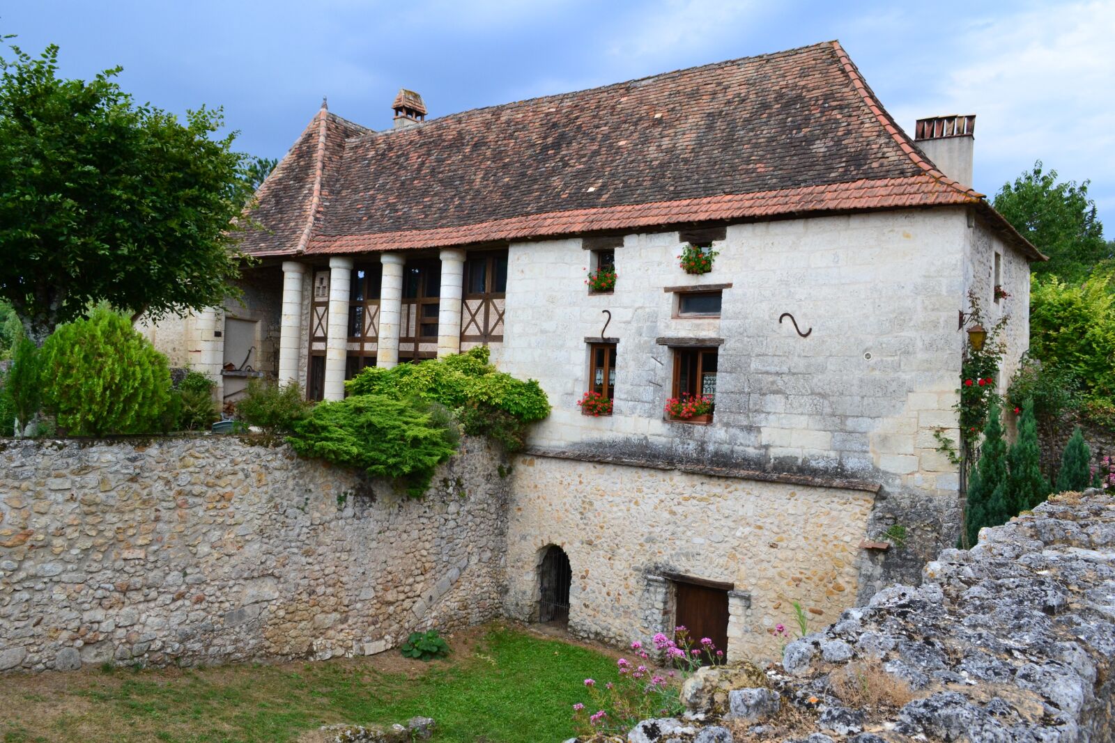 Nikon D3100 sample photo. Perigord house, medieval house photography