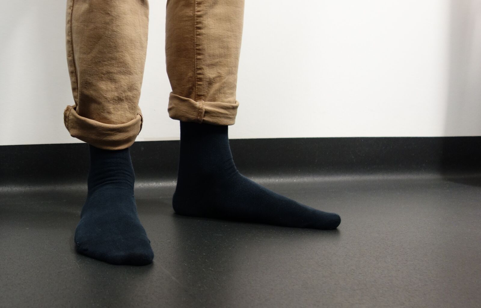 Sony Cyber-shot DSC-RX100 sample photo. Barefoot, foot, socks photography