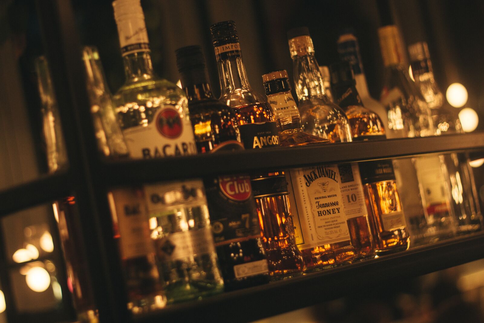 Canon EOS 60D + Canon EF 50mm F1.8 II sample photo. Alcohol, drinks, drink photography