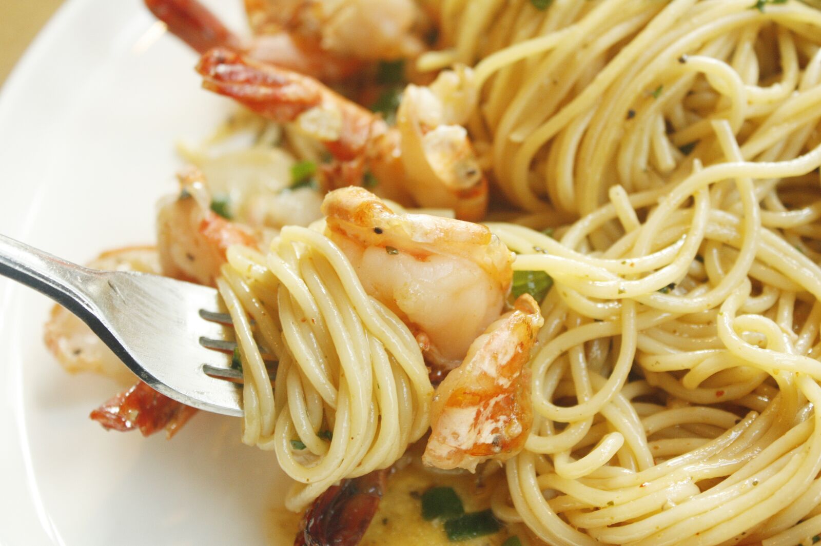 Canon EOS 450D (EOS Rebel XSi / EOS Kiss X2) sample photo. Pasta, shrimp, restaurant photography