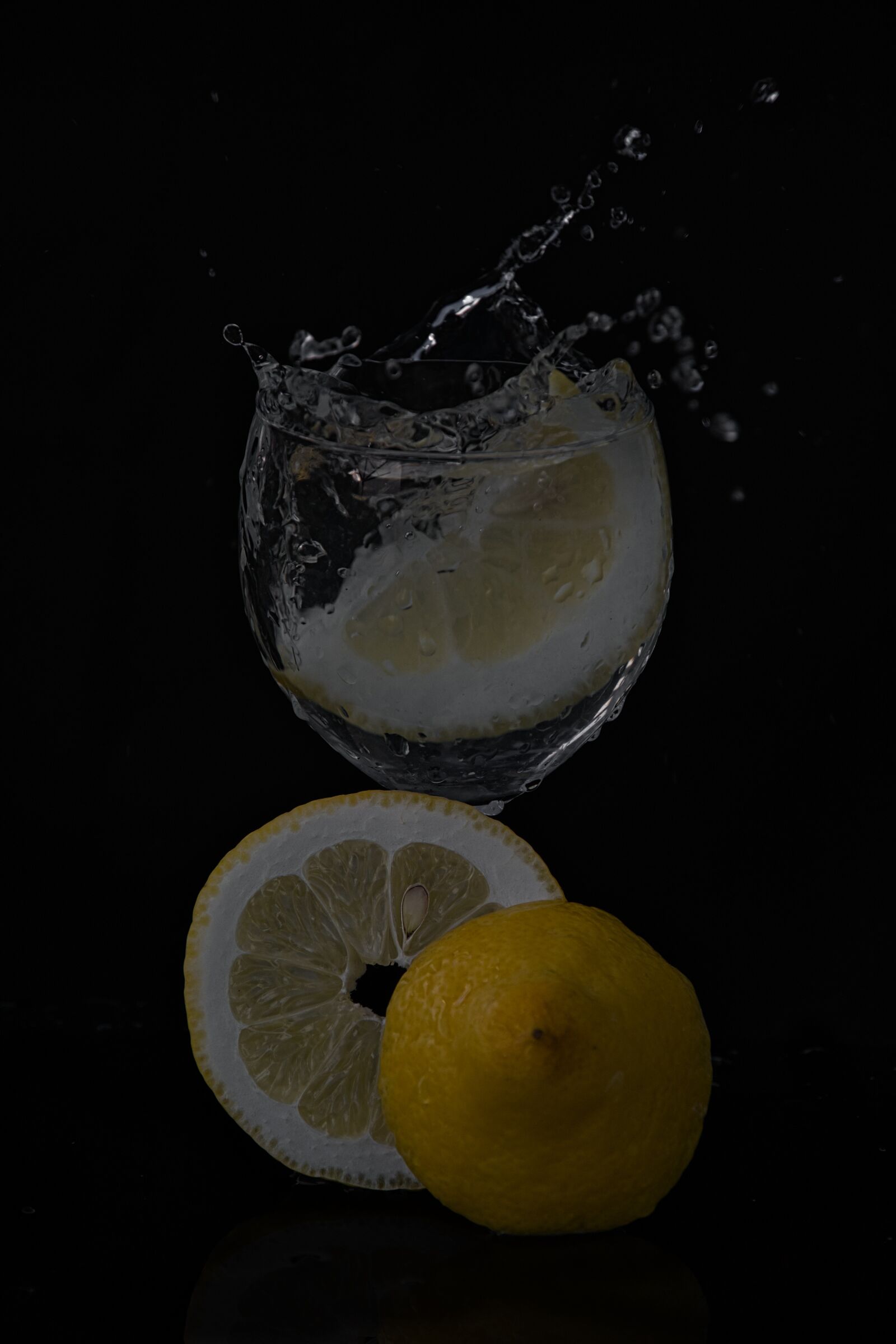 Sony a6400 sample photo. Black background, lemons, water photography
