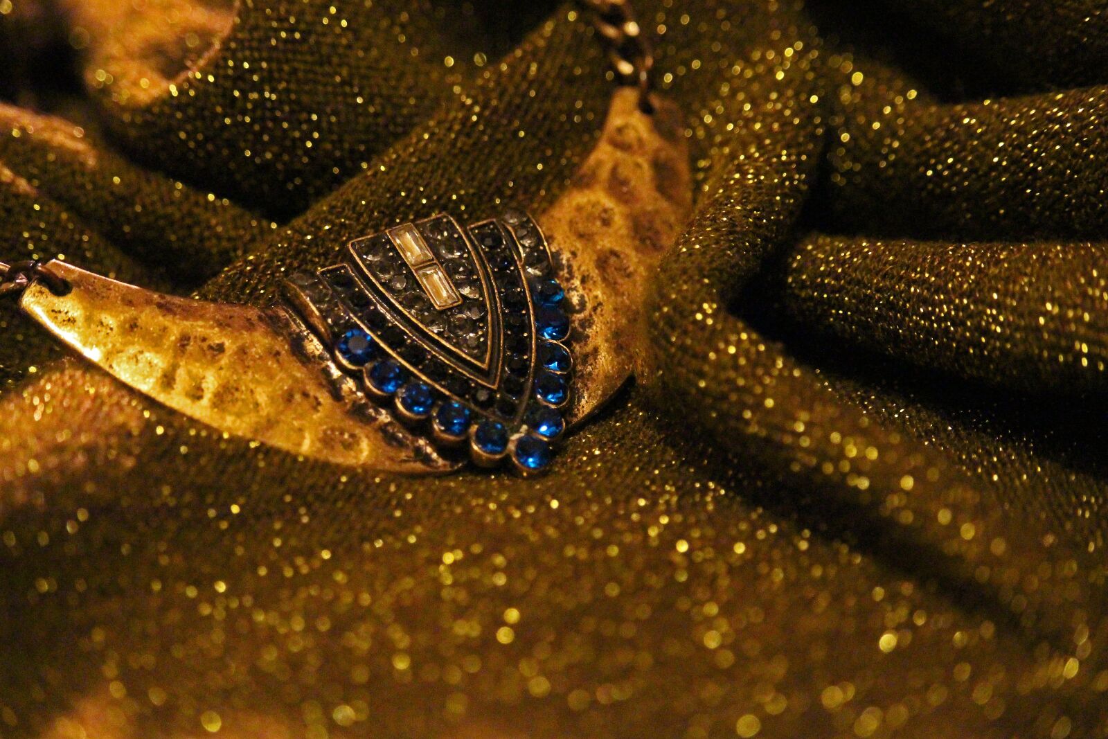 Canon EF-S 55-250mm F4-5.6 IS STM sample photo. Jewel, jewellery, fashion jewelry photography