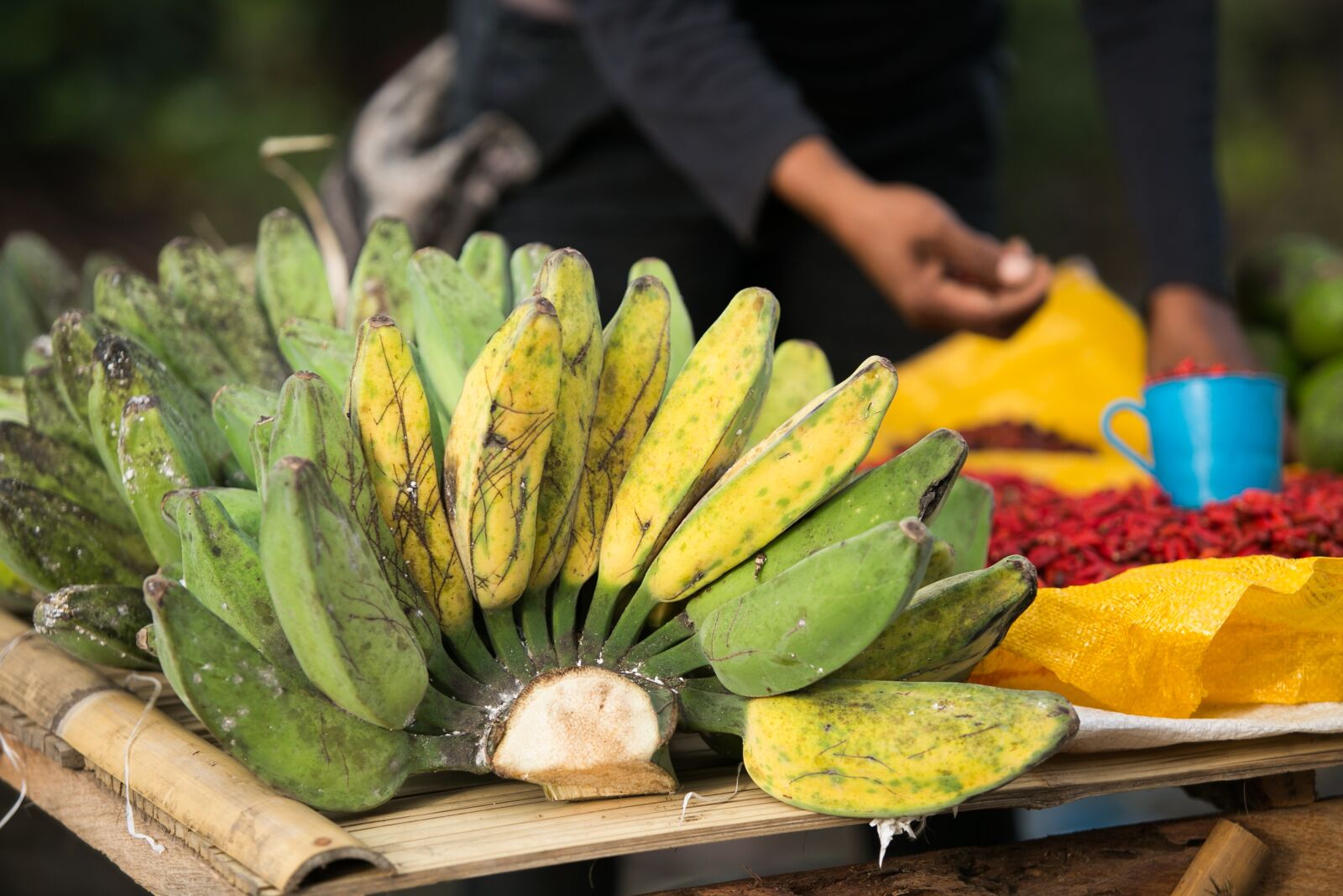 Canon EF 70-200mm F2.8L USM sample photo. Bananas, fruit, exotica photography
