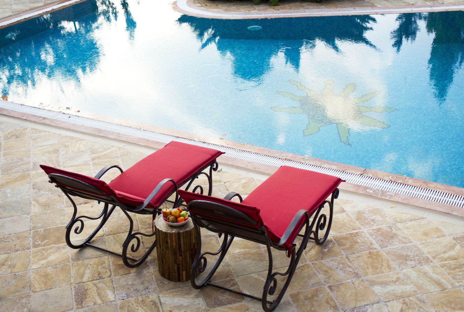Sony Alpha DSLR-A850 sample photo. Hotel, pool, sunbeds photography