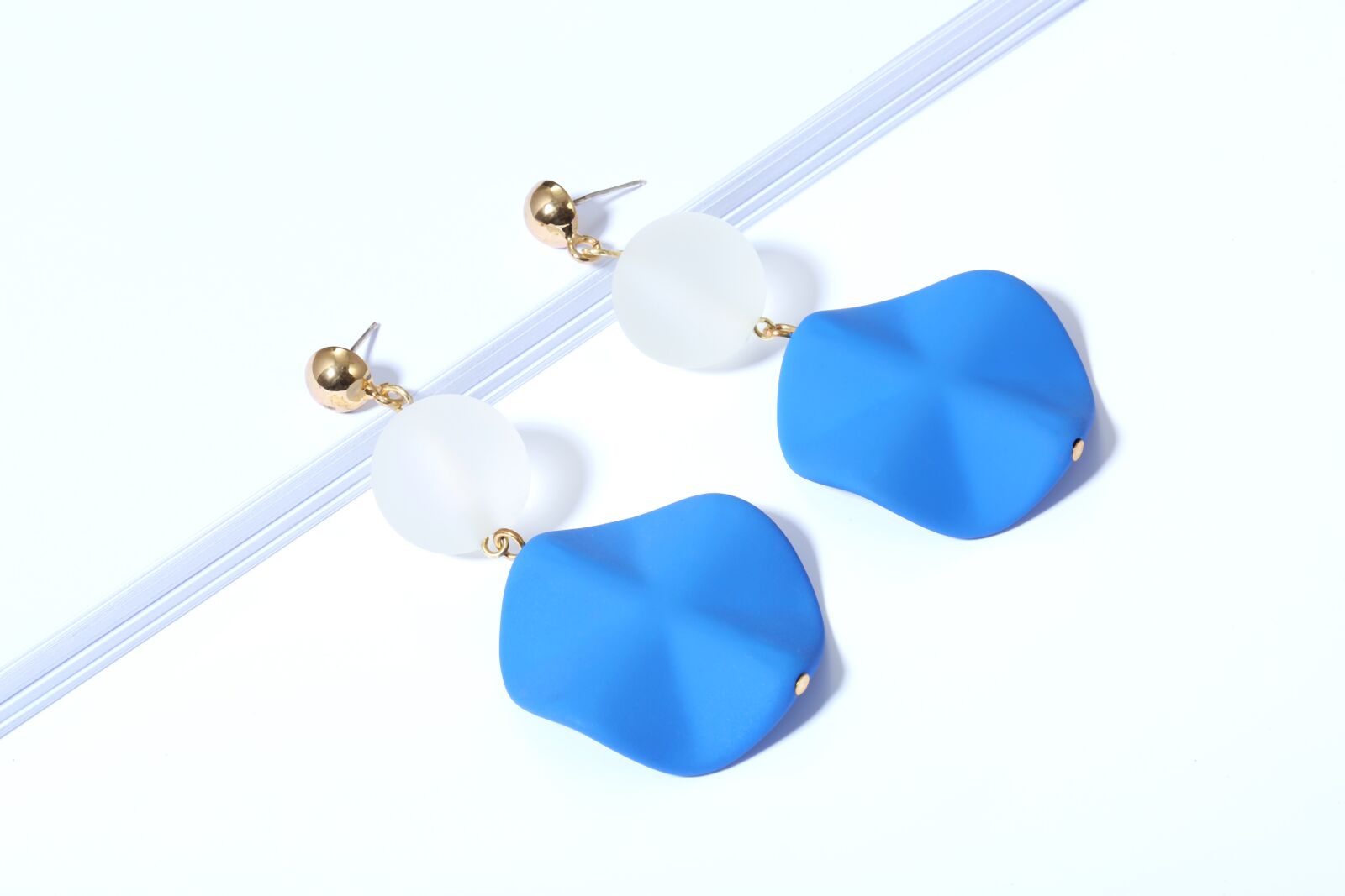Canon EF 100mm F2.8L Macro IS USM sample photo. Earrings, white, fashion jewelry photography