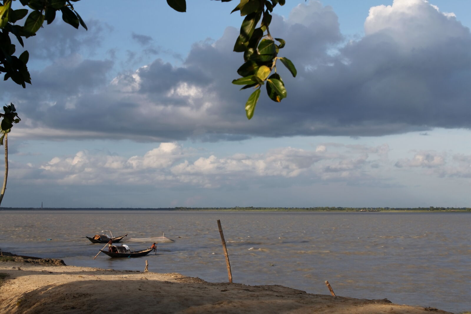 Canon EOS 500D (EOS Rebel T1i / EOS Kiss X3) sample photo. Bangladesh, canal, fisherman, nature photography