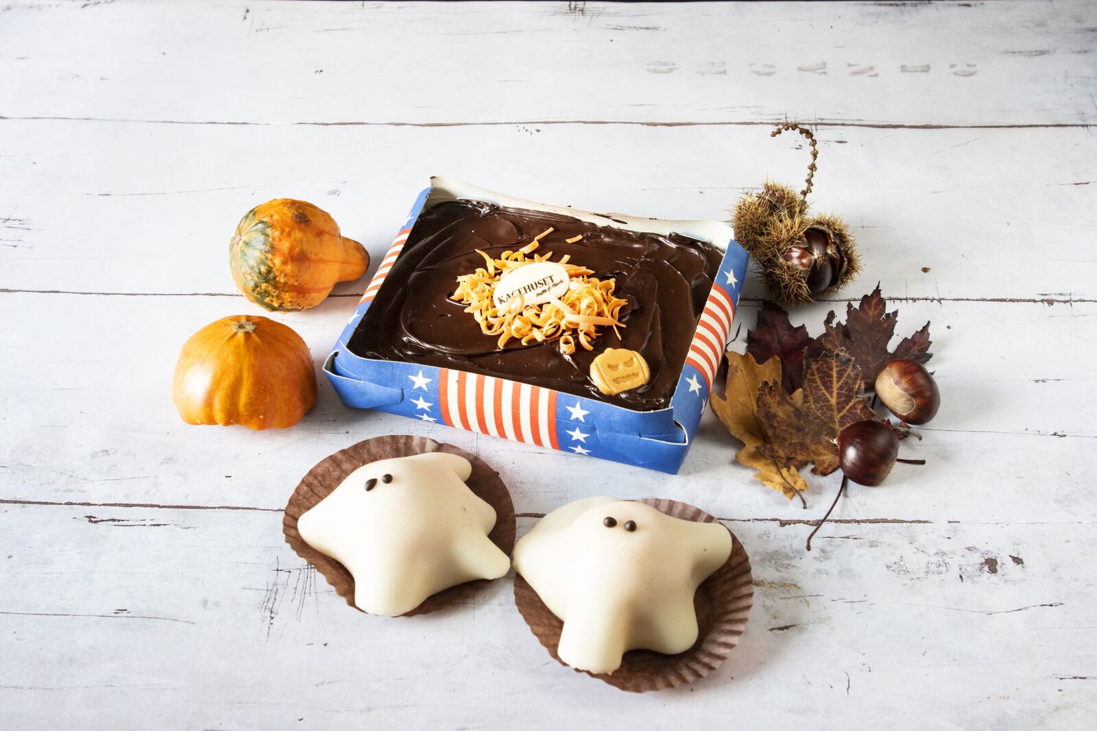 Canon EOS 7D Mark II sample photo. Ghost cake, cakes, halloween photography