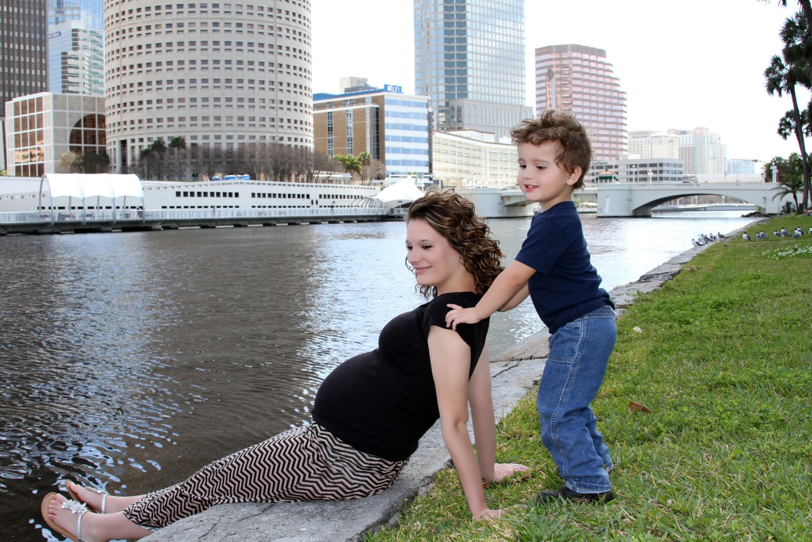 Canon EF 28-135mm F3.5-5.6 IS USM sample photo. Mother, son, maternity photography