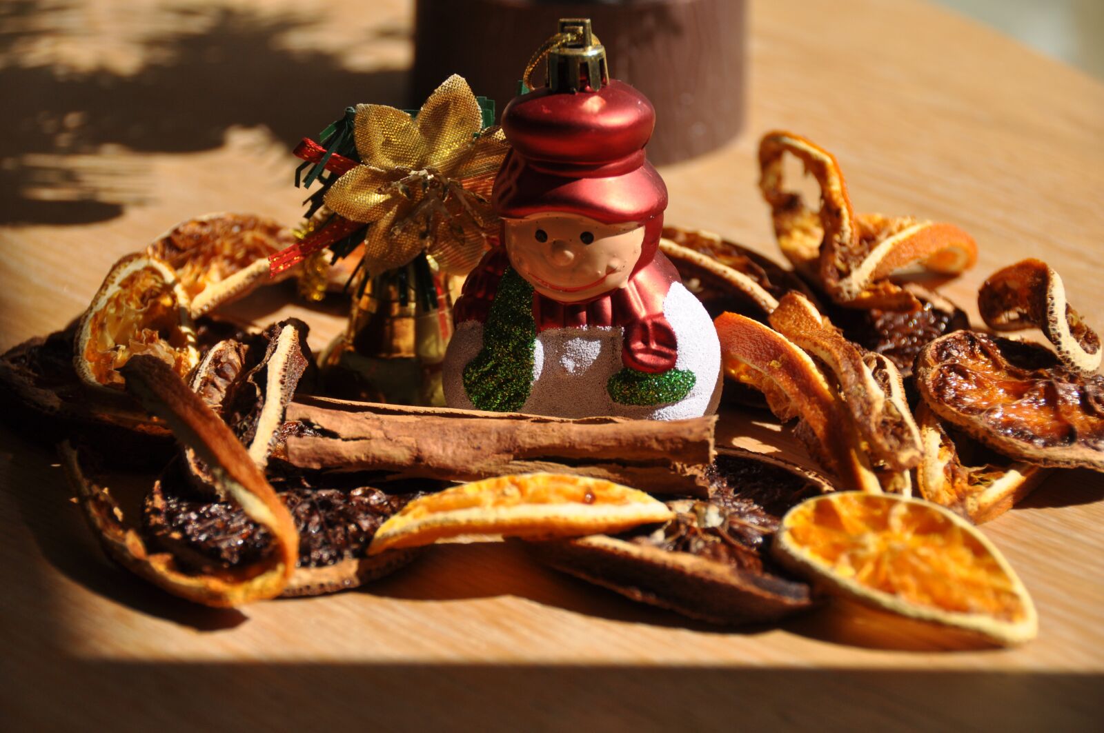 Nikon D90 sample photo. X-mas, orange slices, warmth photography
