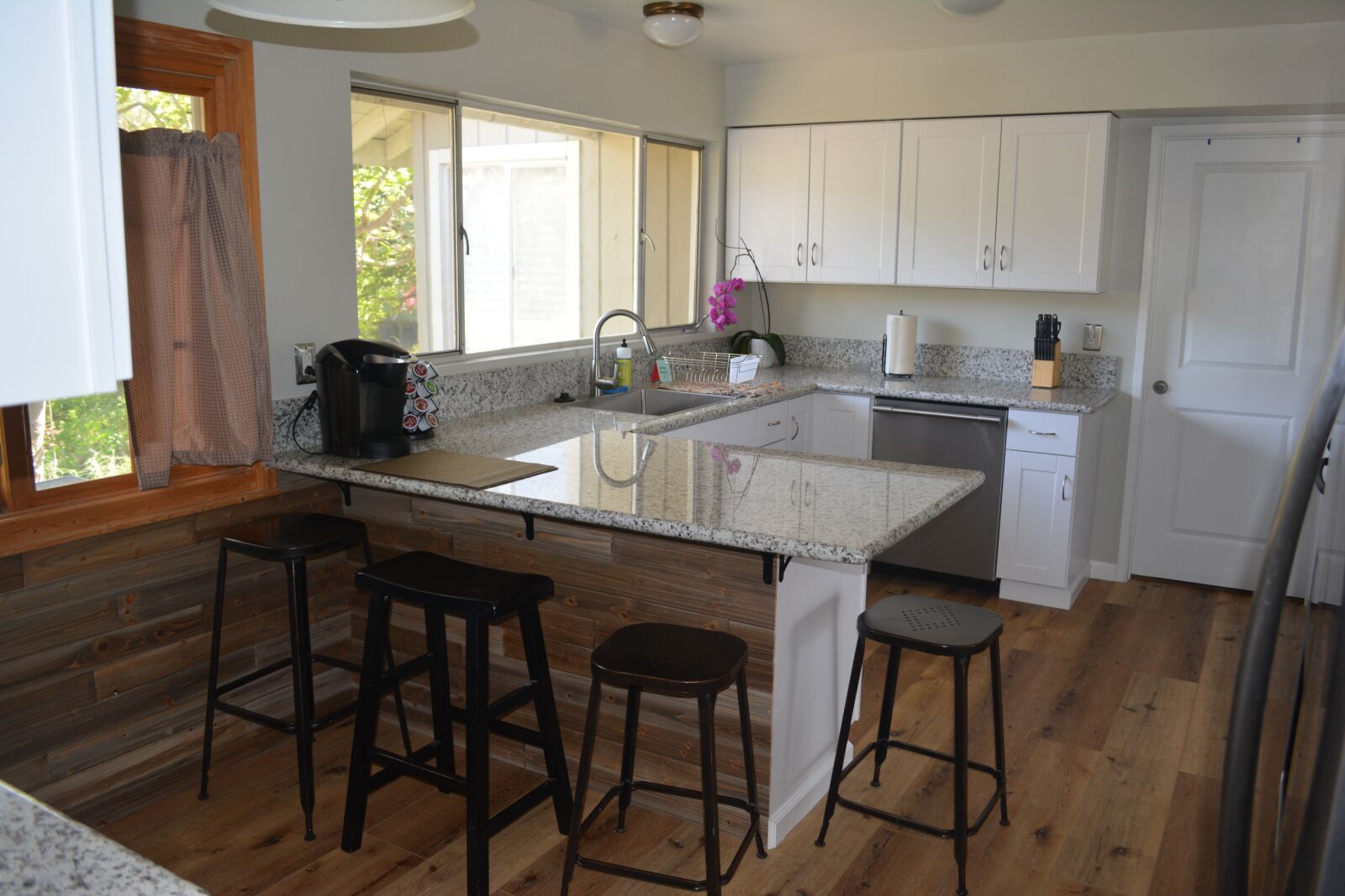 Nikon D5200 sample photo. Kitchen, counter, light photography