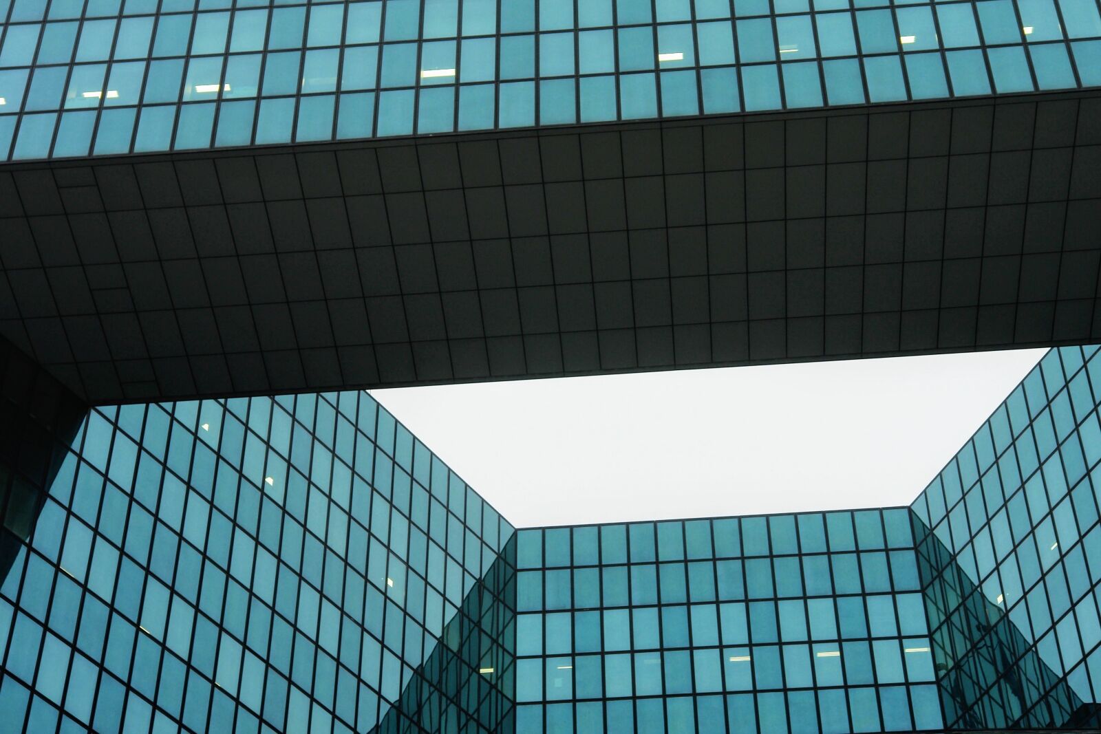 Sony DSC-R1 sample photo. Paris, france, facade photography