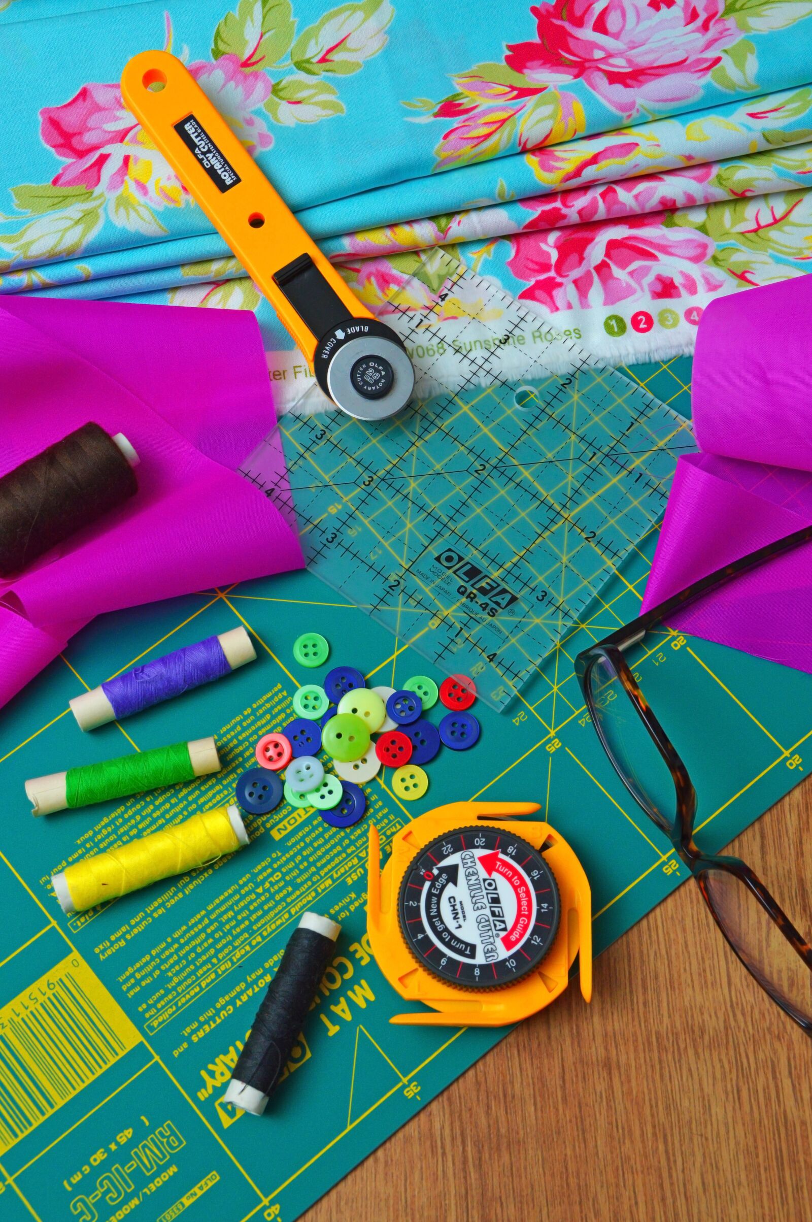 Nikon D3200 sample photo. Thread, textile, spindle photography
