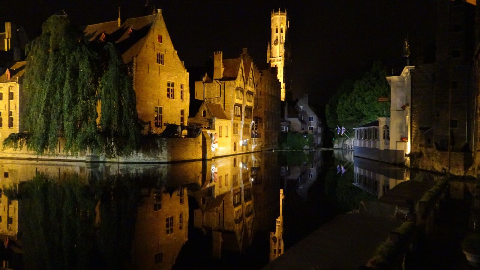 Sony Cyber-shot DSC-HX80 sample photo. Bruges, night, illumination photography